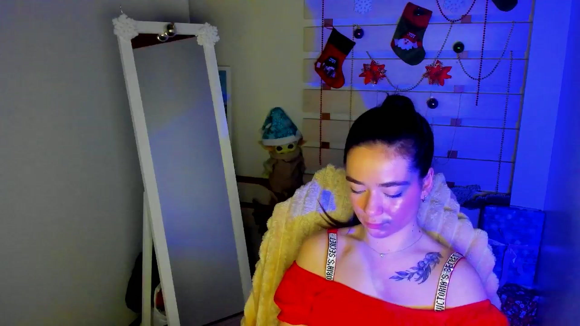 Gallery image thumbnail from KiraLove's myfreecams stream on, 12/13/2025, 13:04 image 9 of 20