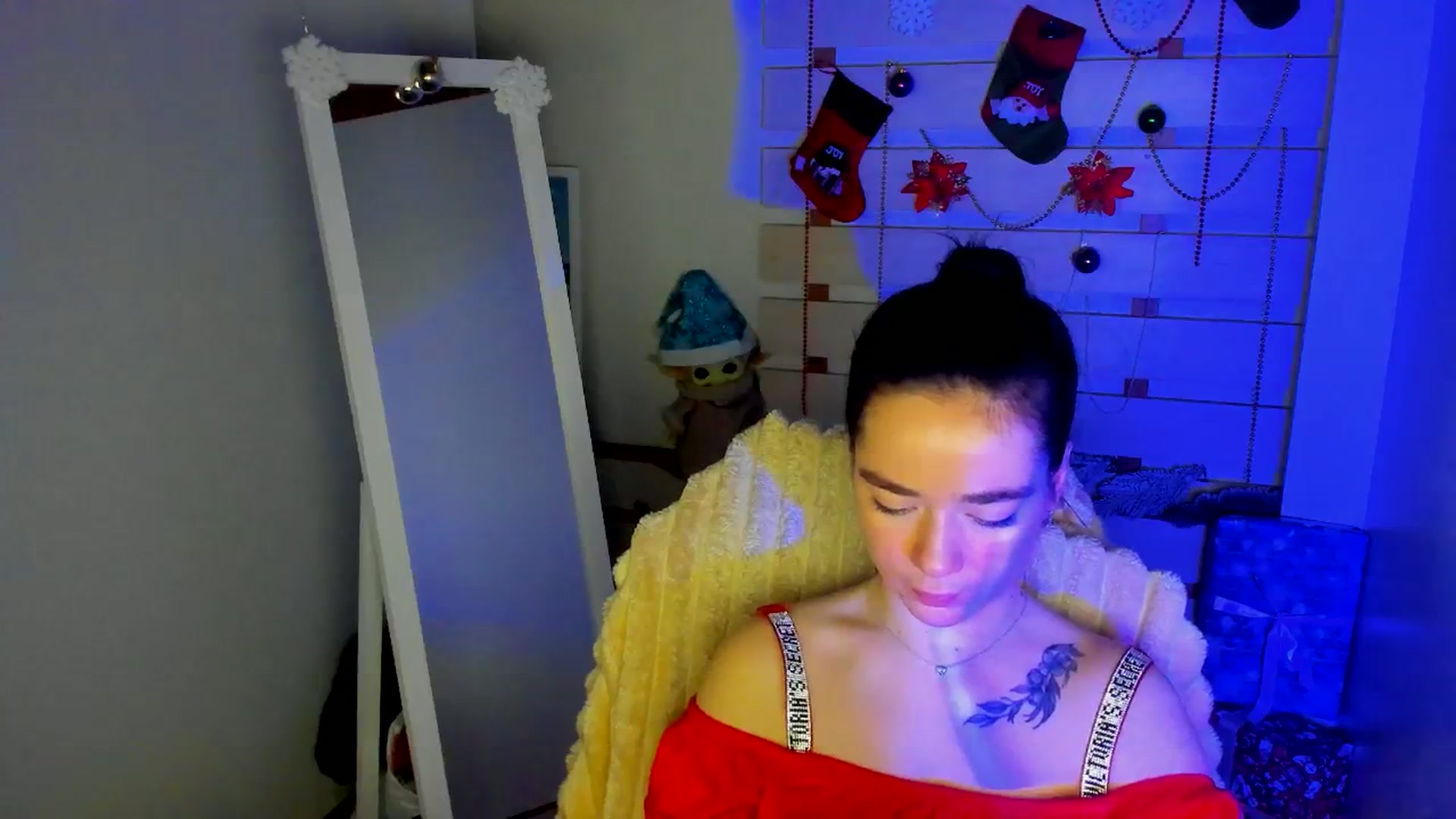 Gallery image thumbnail from KiraLove's myfreecams stream on, 12/13/2025, 13:04 image 5 of 20
