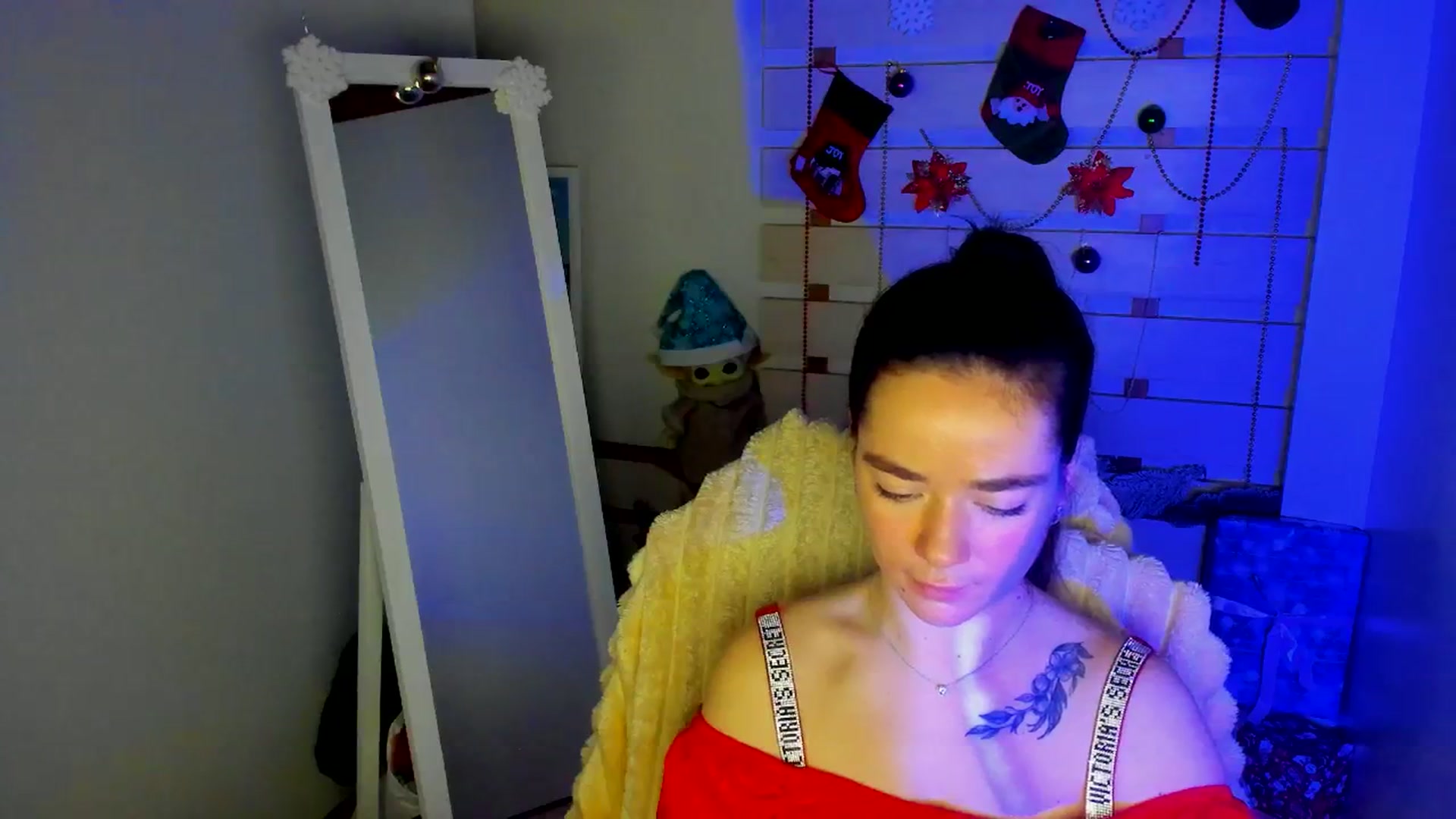 Gallery image thumbnail from KiraLove's myfreecams stream on, 12/13/2025, 13:04 image 4 of 20
