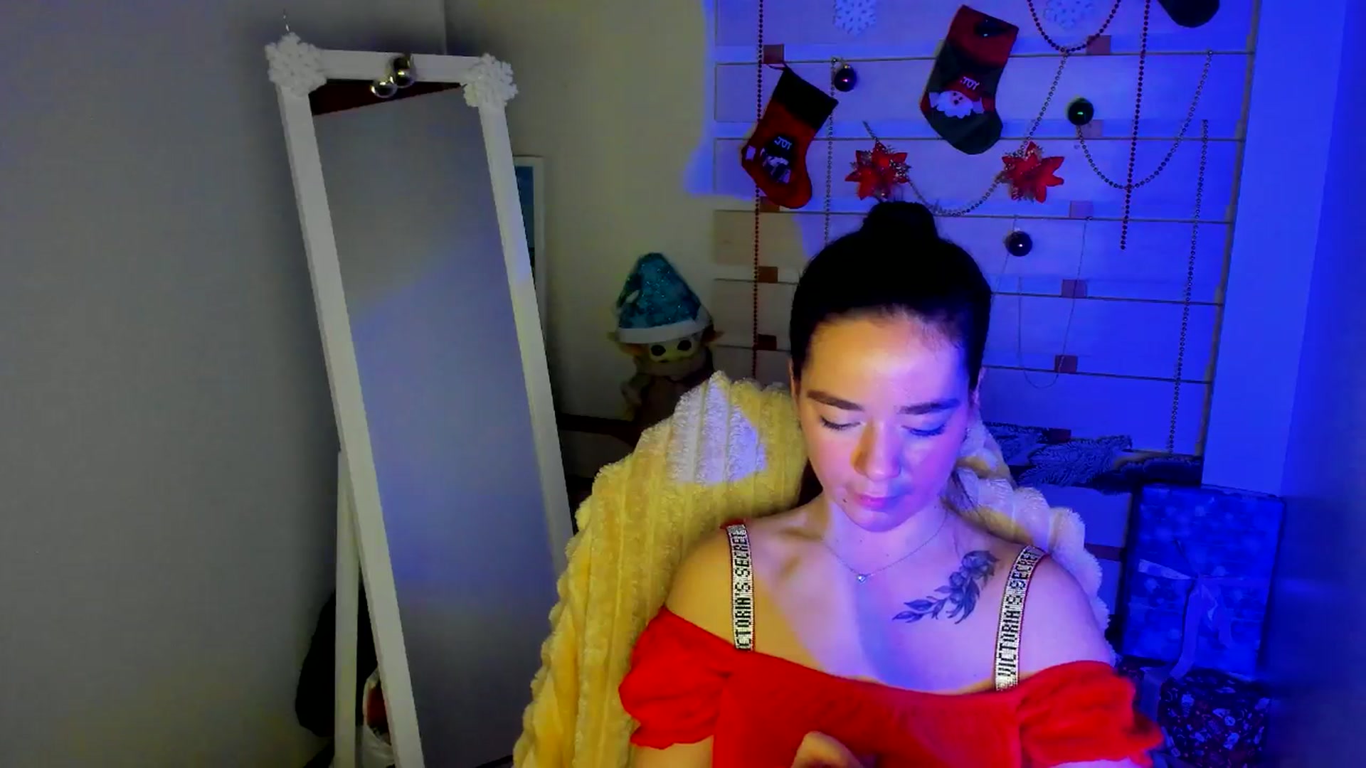 Gallery image thumbnail from KiraLove's myfreecams stream on, 12/13/2025, 13:04 image 3 of 20