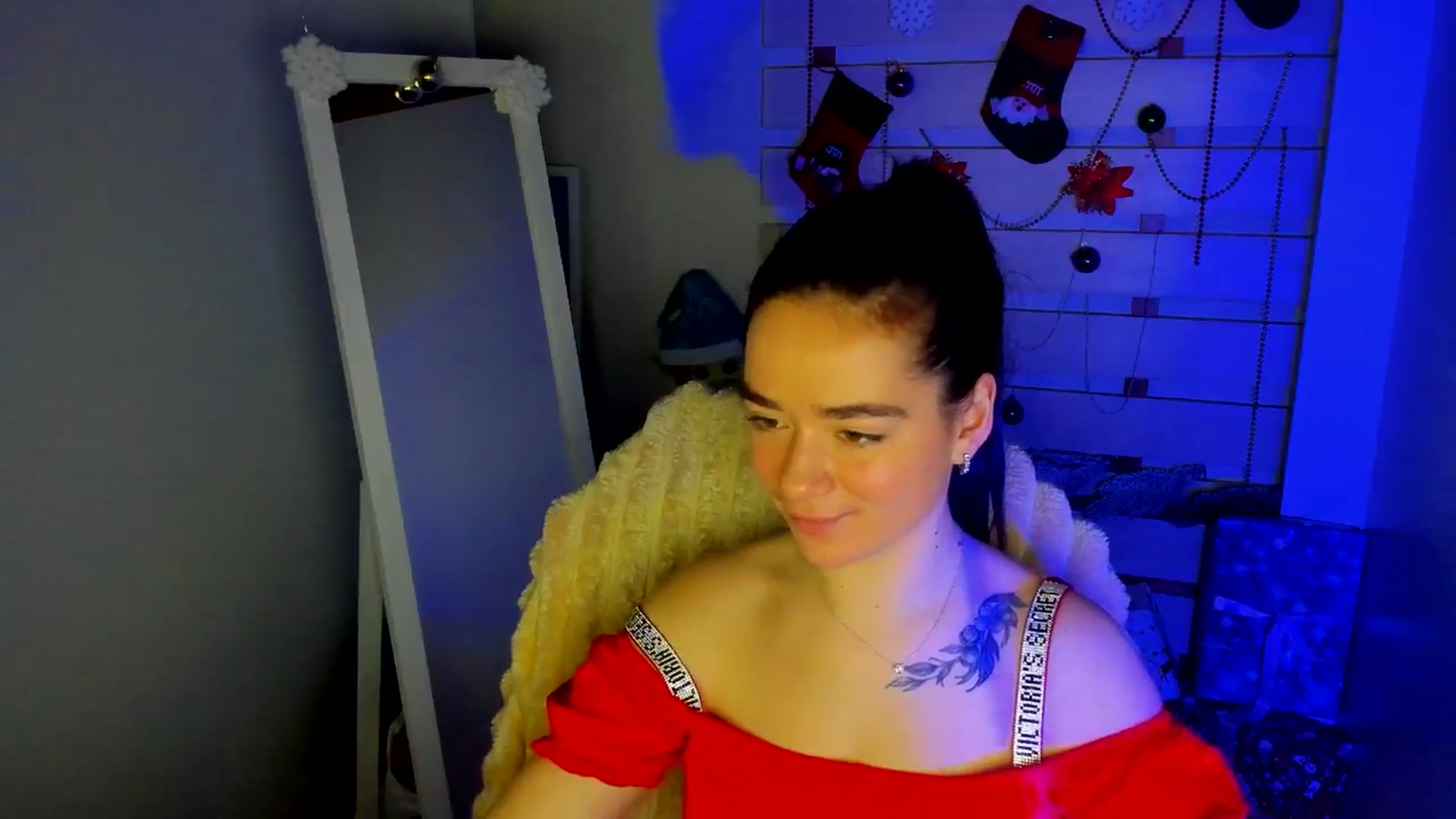 Gallery image thumbnail from KiraLove's myfreecams stream on, 12/13/2025, 13:04 image 14 of 20