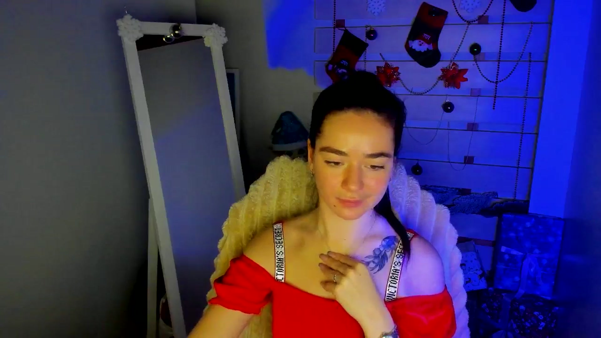 Gallery image thumbnail from KiraLove's myfreecams stream on, 12/13/2025, 13:04 image 19 of 20