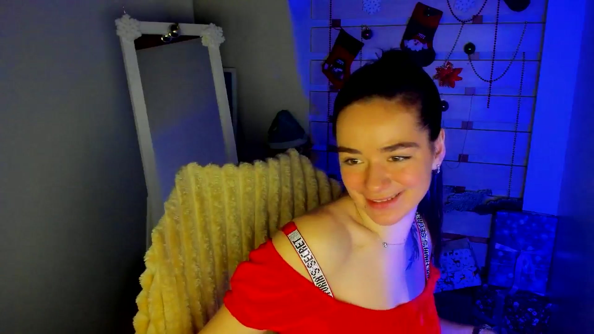 Gallery image thumbnail from KiraLove's myfreecams stream on, 12/13/2025, 13:04 image 11 of 20