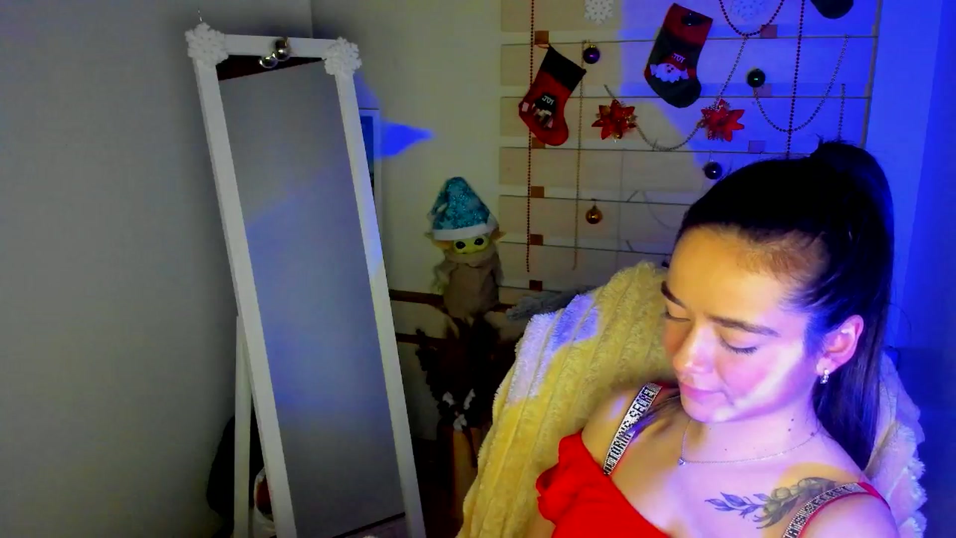 Gallery image thumbnail from KiraLove's myfreecams stream on, 12/13/2025, 13:04 image 18 of 20