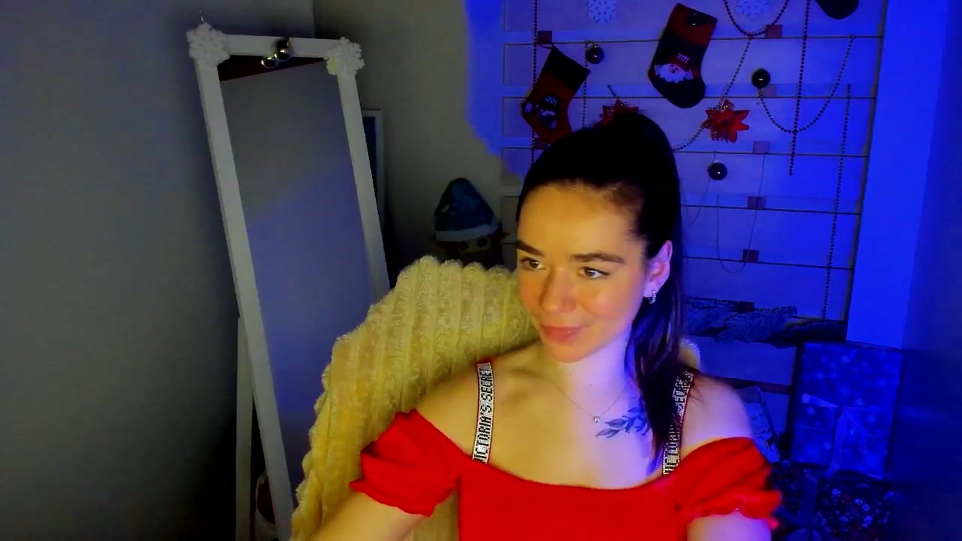 Gallery image thumbnail from KiraLove's myfreecams stream on, 12/13/2025, 13:04 image 15 of 20
