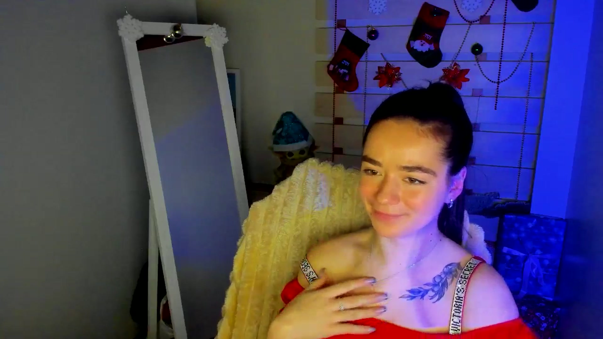 Gallery image thumbnail from KiraLove's myfreecams stream on, 12/13/2025, 13:04 image 17 of 20