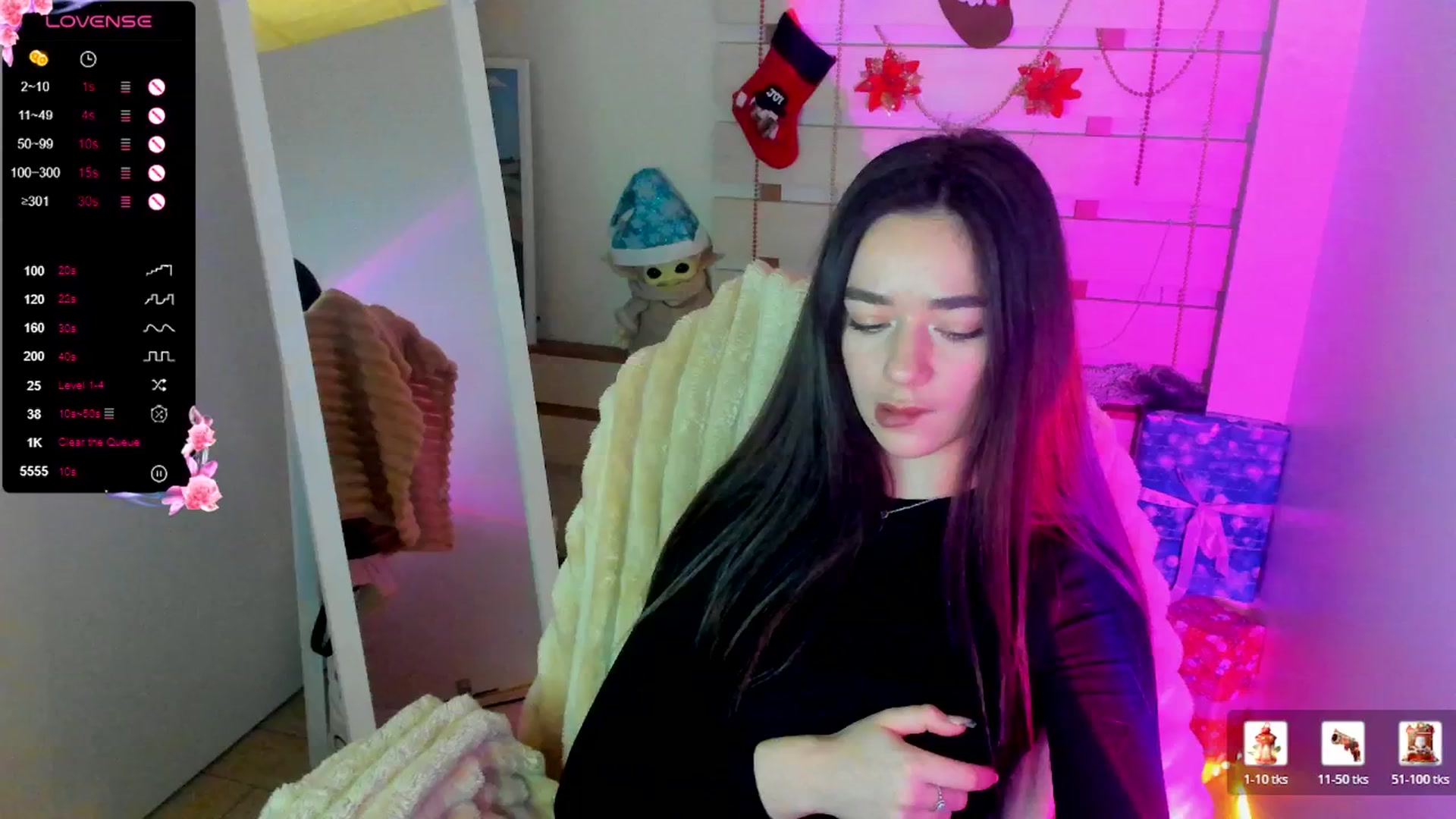 Gallery image thumbnail from KiraLove's myfreecams stream on, 12/22/2025, 10:59 image 16 of 20