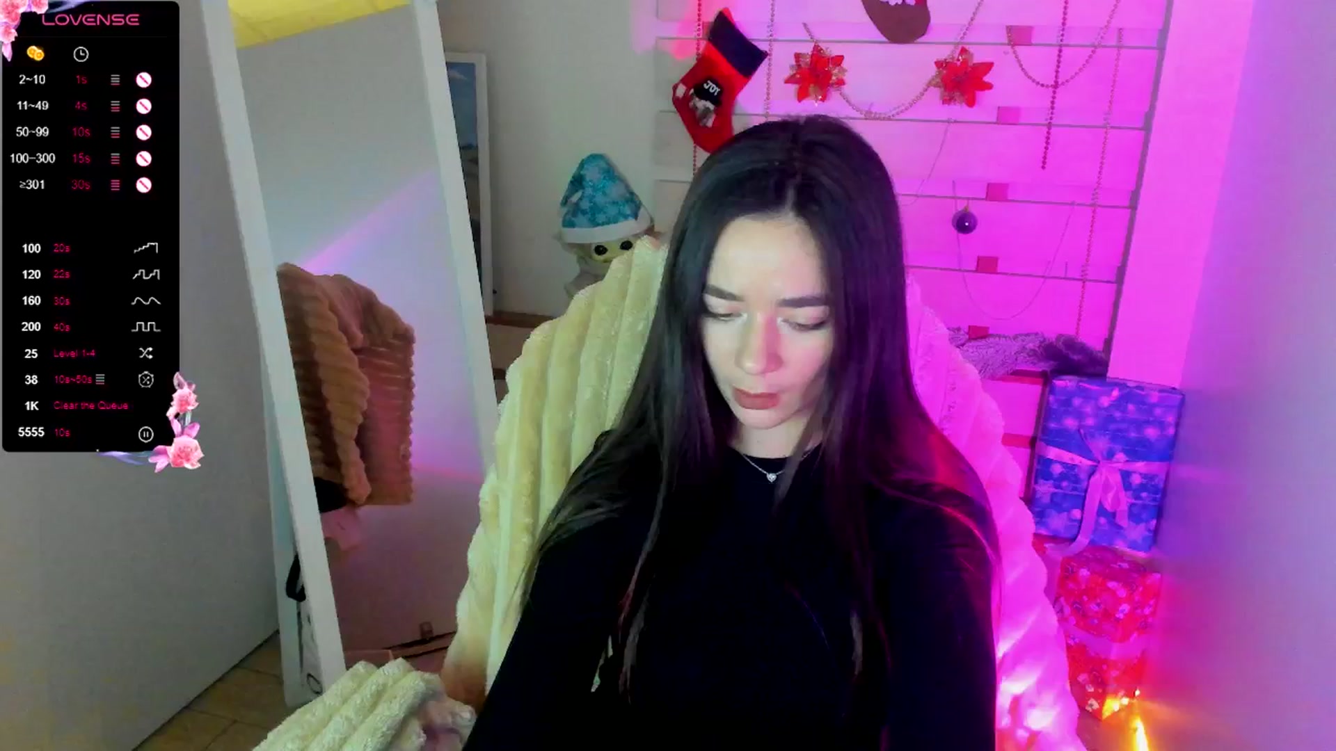 Gallery image thumbnail from KiraLove's myfreecams stream on, 12/22/2025, 10:59 image 17 of 20