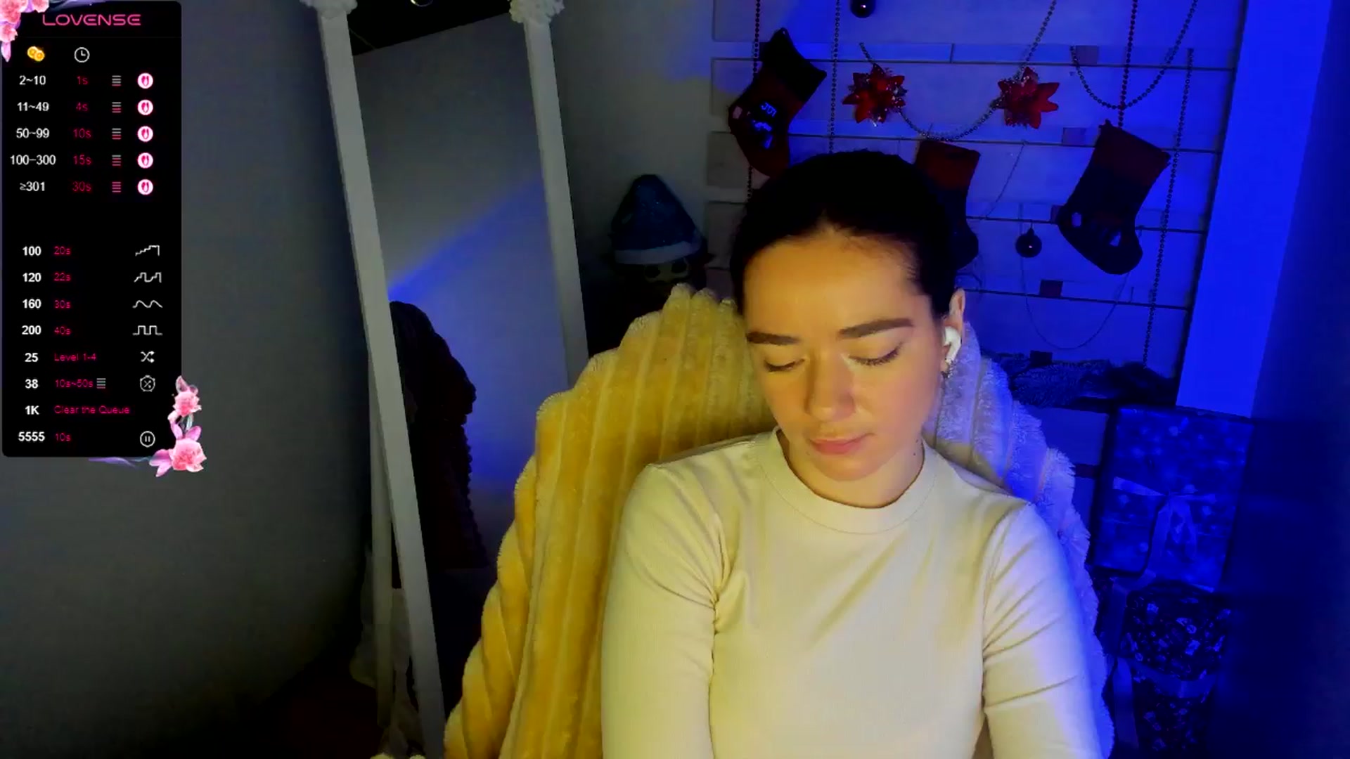Gallery image thumbnail from KiraLove's myfreecams stream on, 12/24/2025, 10:51 image 13 of 20