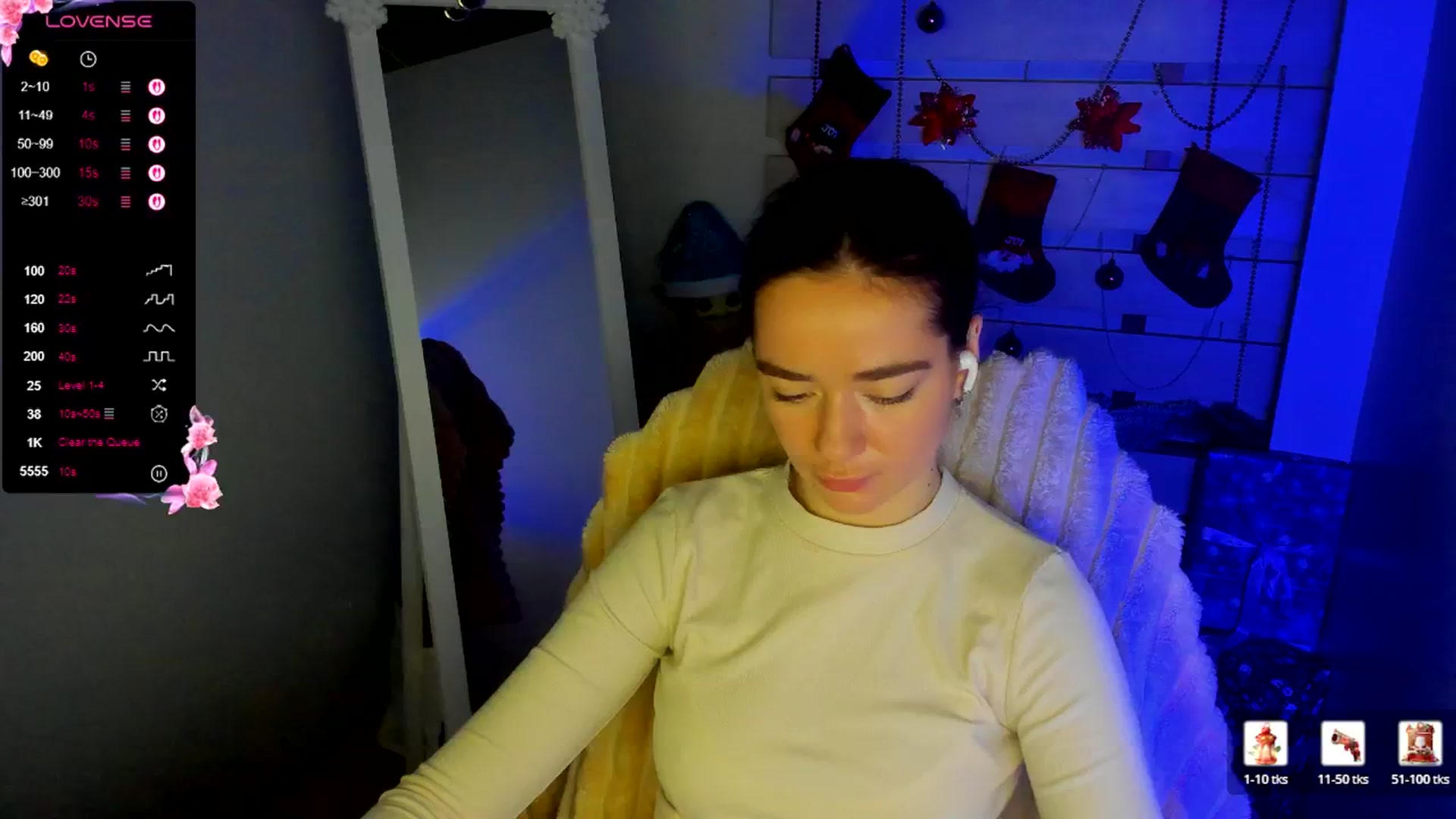Gallery image thumbnail from KiraLove's myfreecams stream on, 12/24/2025, 10:51 image 17 of 20