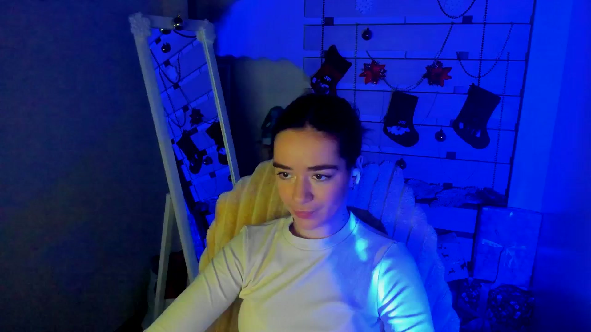 Gallery image thumbnail from KiraLove's myfreecams stream on, 12/24/2025, 12:47 image 2 of 20
