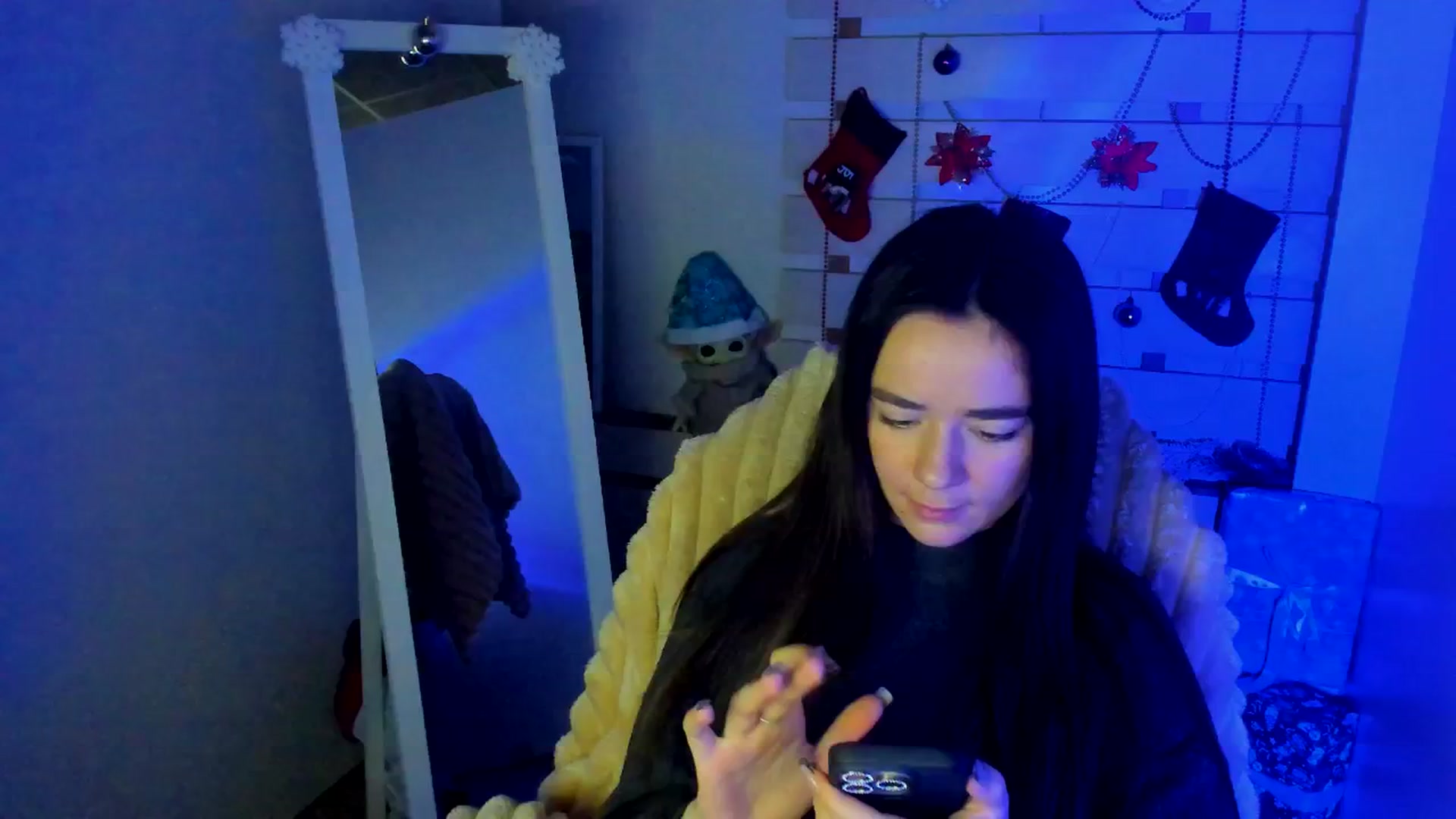 Gallery image thumbnail from KiraLove's myfreecams stream on, 12/27/2025, 12:47 image 1 of 20