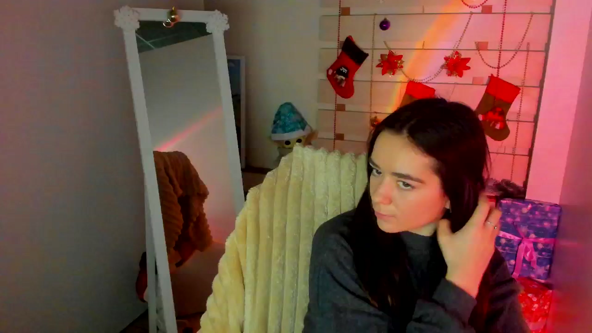 Gallery image thumbnail from KiraLove's myfreecams stream on, 12/27/2025, 12:47 image 18 of 20