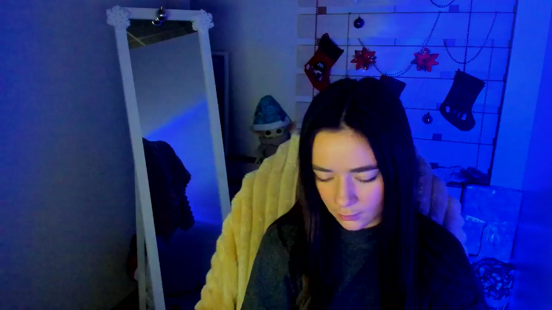 Gallery image thumbnail from KiraLove's myfreecams stream on, 12/27/2025, 12:47 image 13 of 20