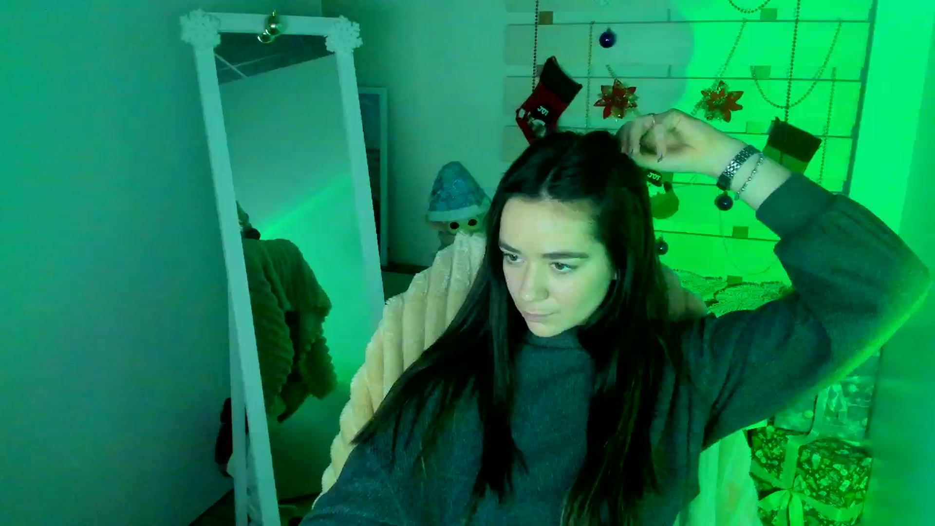 Gallery image thumbnail from KiraLove's myfreecams stream on, 12/27/2025, 12:47 image 19 of 20
