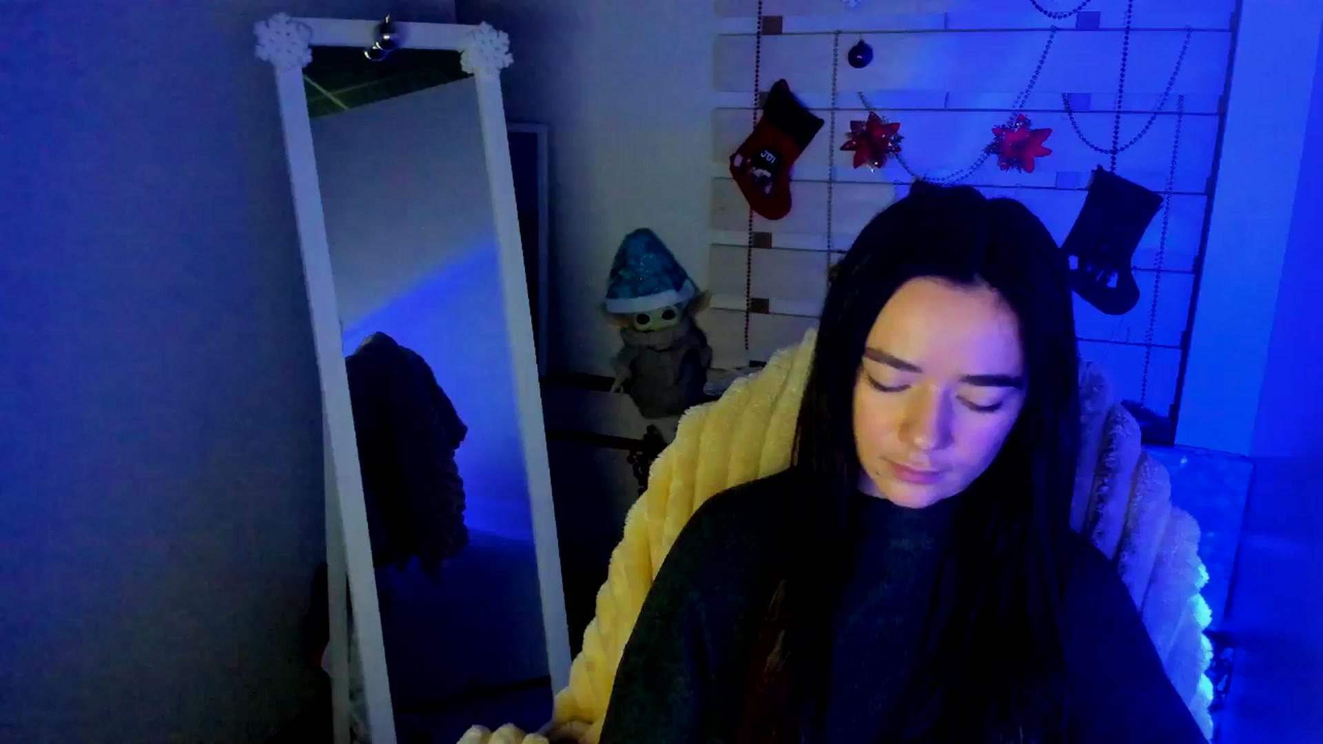 Gallery image thumbnail from KiraLove's myfreecams stream on, 12/27/2025, 12:47 image 17 of 20