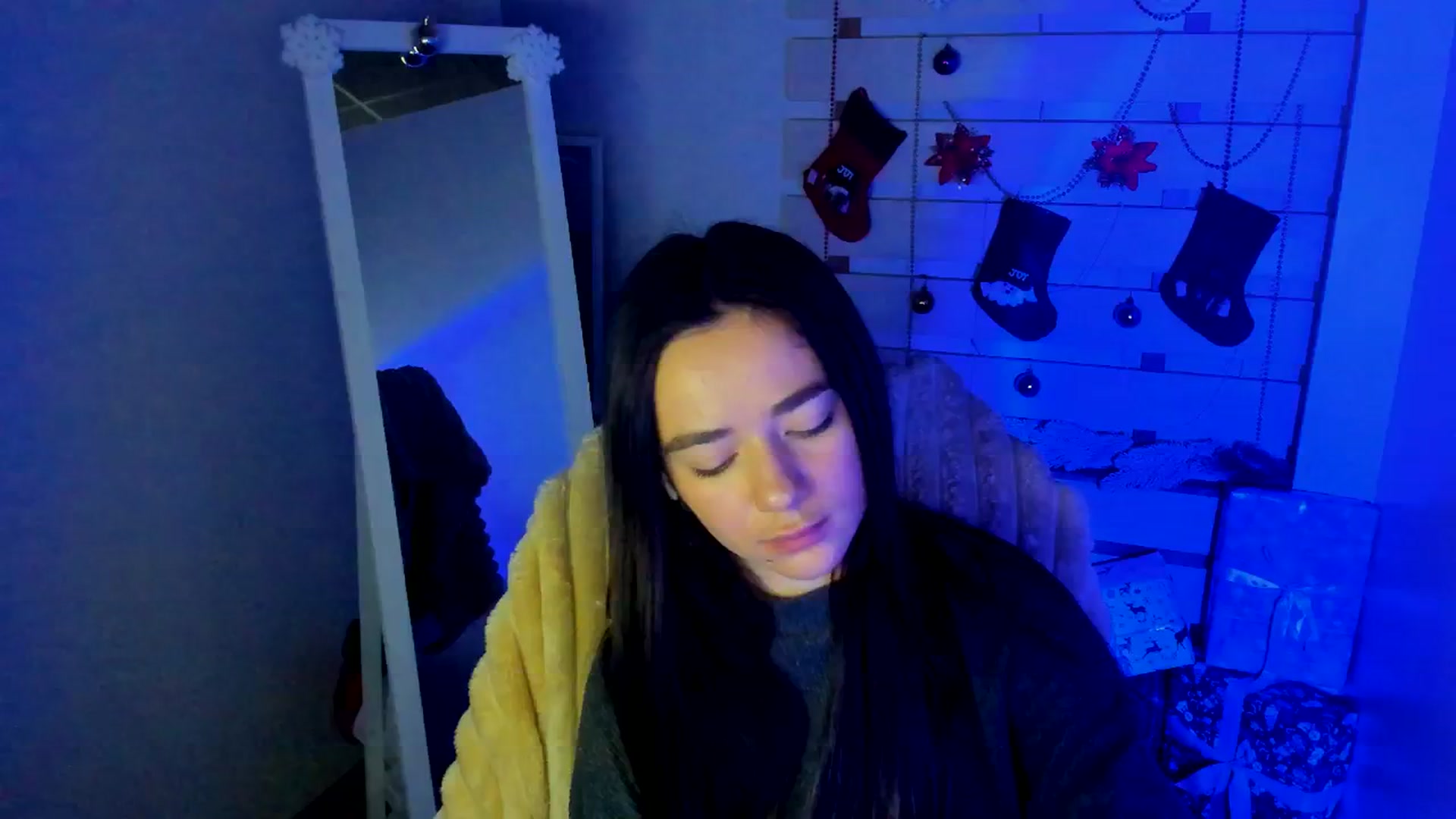 Gallery image thumbnail from KiraLove's myfreecams stream on, 12/27/2025, 12:47 image 14 of 20