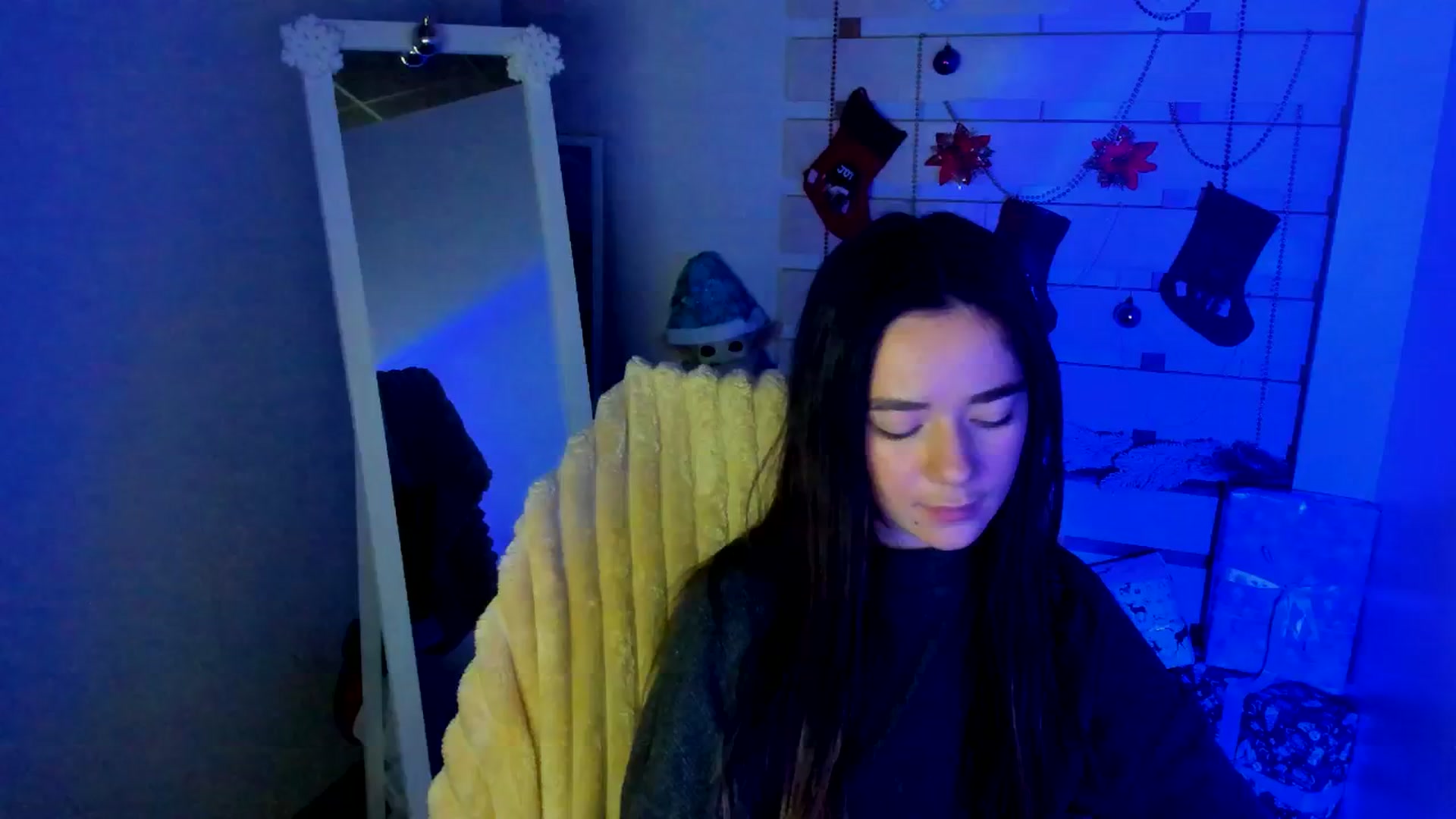 Gallery image thumbnail from KiraLove's myfreecams stream on, 12/27/2025, 12:47 image 15 of 20