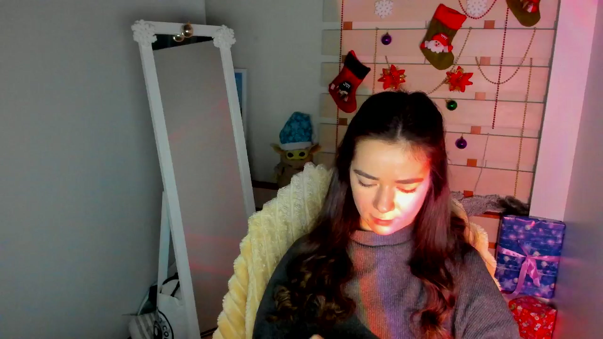 Gallery image thumbnail from KiraLove's myfreecams stream on, 01/04/2026, 11:47 image 12 of 20