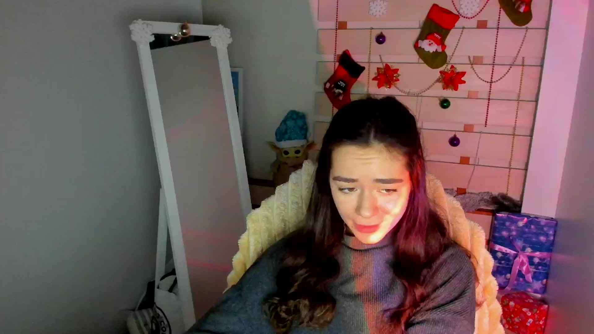 Gallery image thumbnail from KiraLove's myfreecams stream on, 01/04/2026, 11:47 image 14 of 20