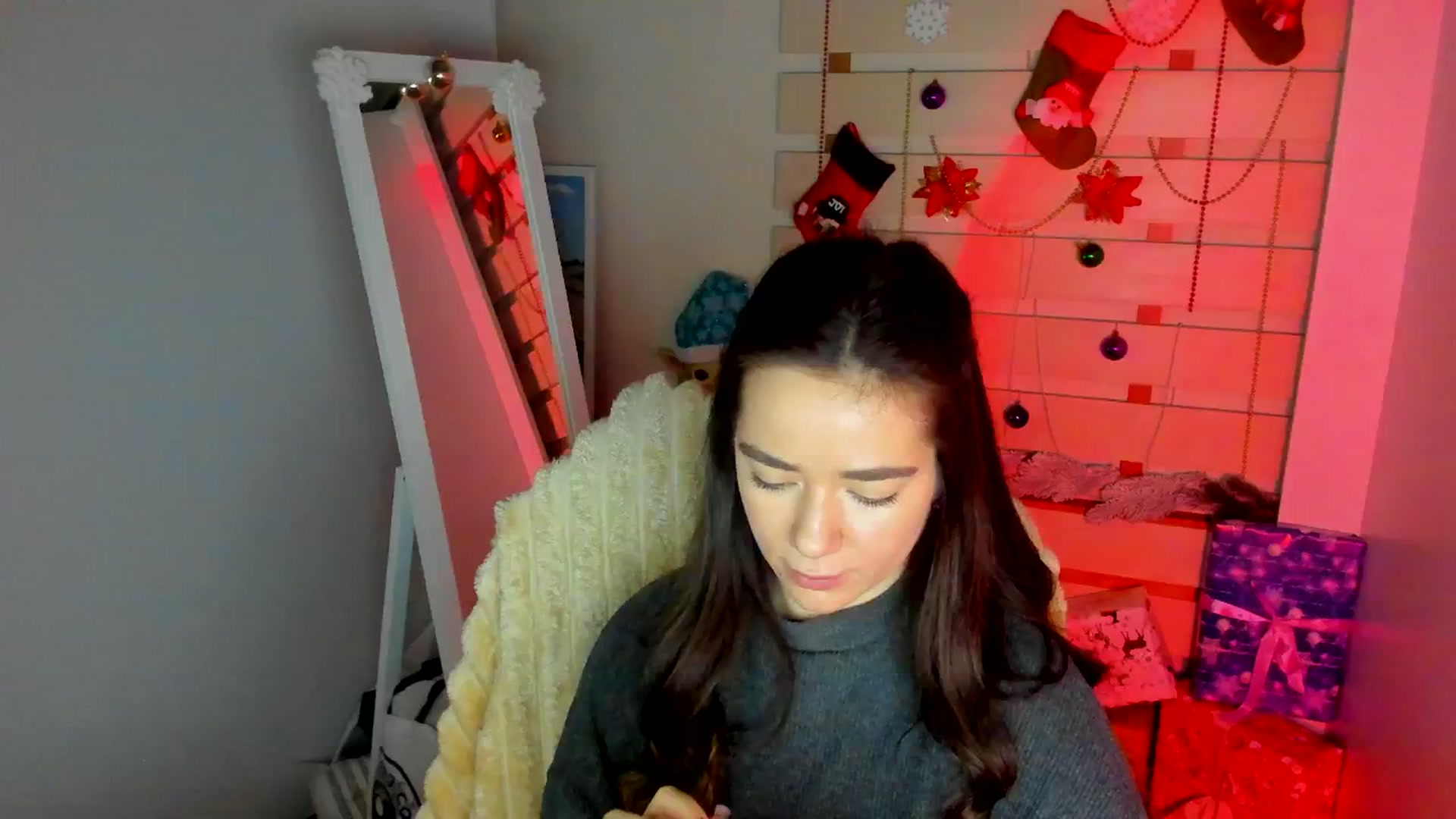 Gallery image thumbnail from KiraLove's myfreecams stream on, 01/04/2026, 12:26 image 12 of 20