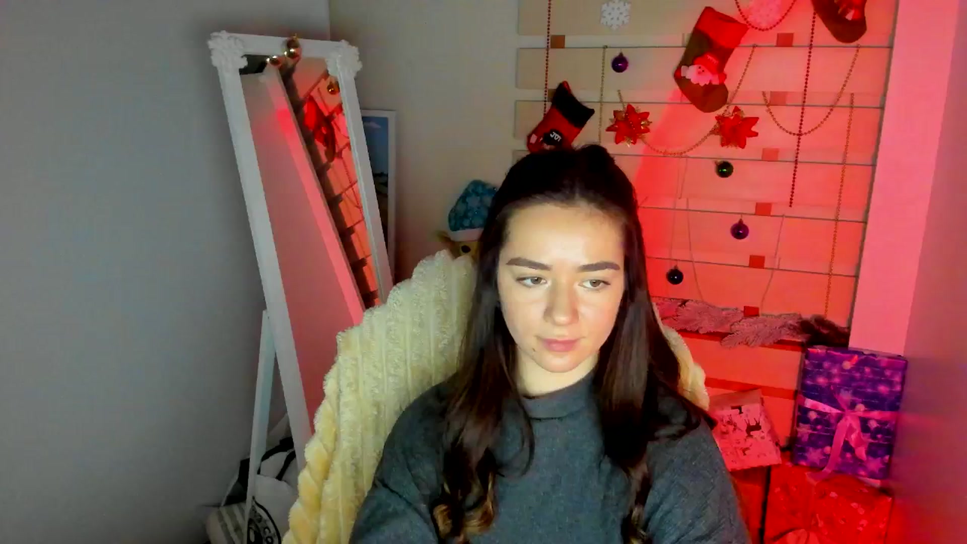 Gallery image thumbnail from KiraLove's myfreecams stream on, 01/04/2026, 12:26 image 14 of 20