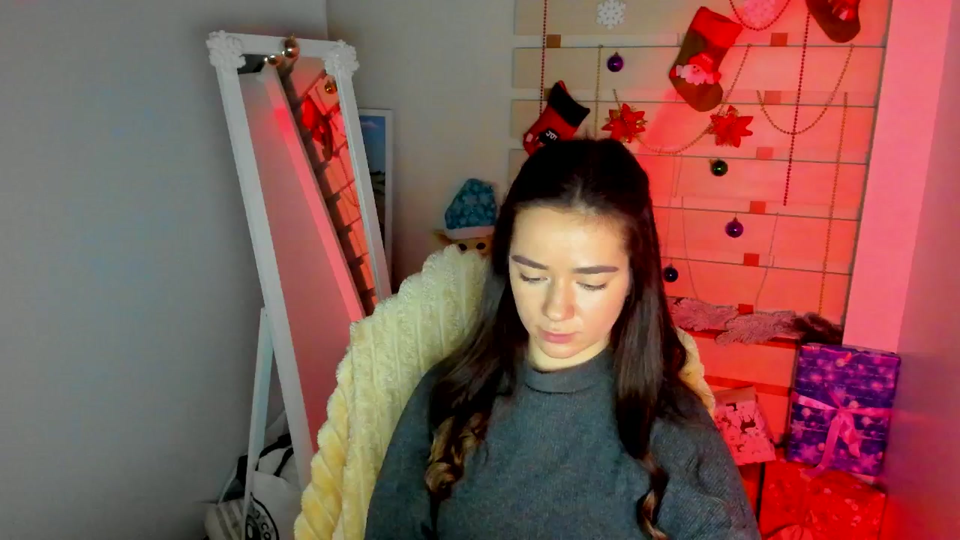 Gallery image thumbnail from KiraLove's myfreecams stream on, 01/04/2026, 12:26 image 4 of 20
