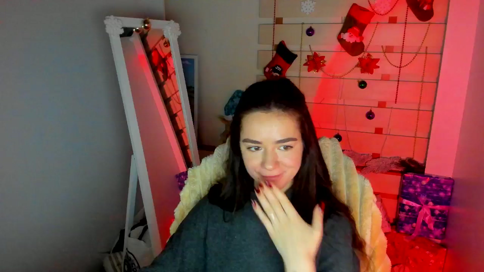 Gallery image thumbnail from KiraLove's myfreecams stream on, 01/04/2026, 12:26 image 2 of 20