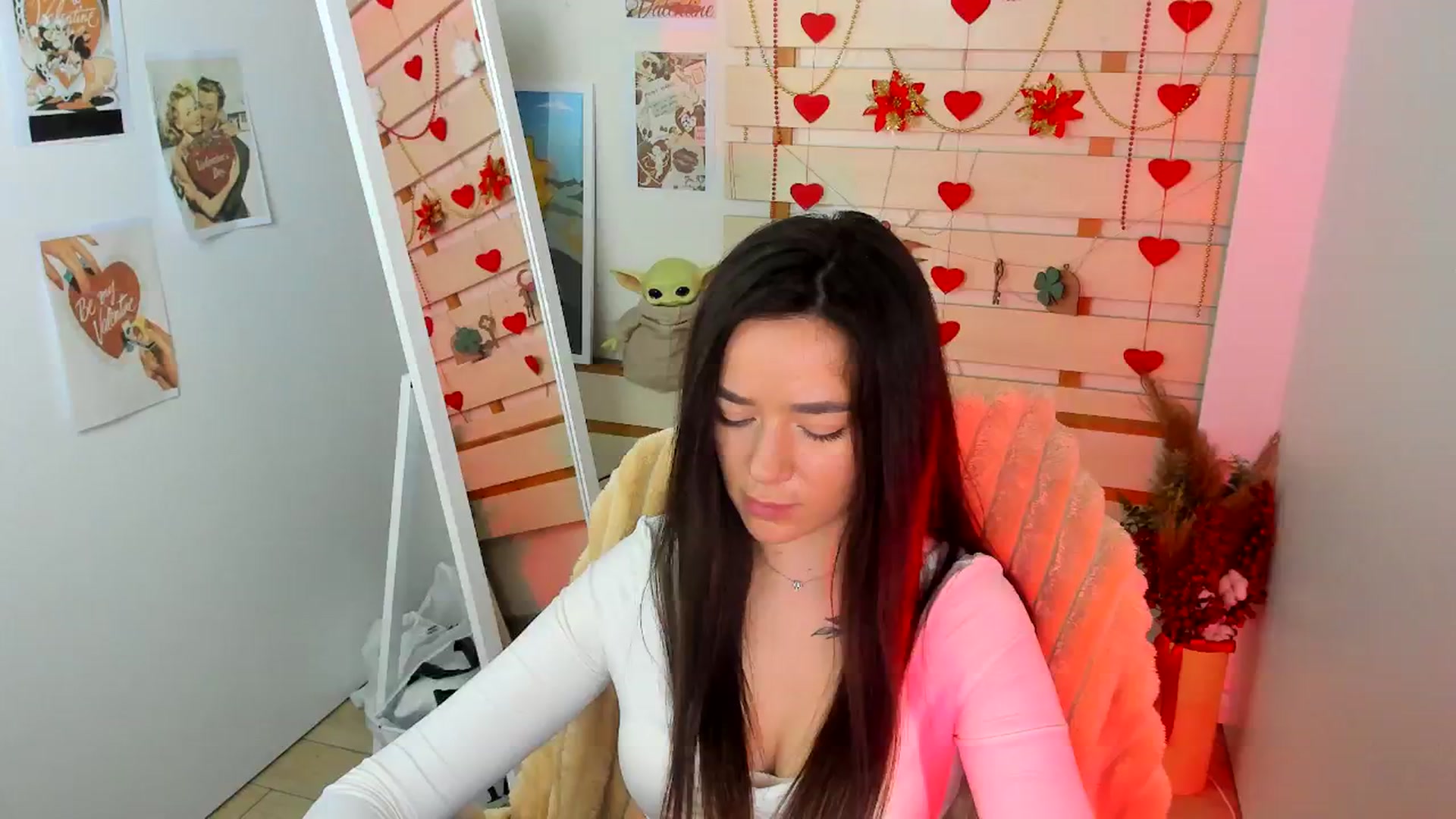 Gallery image thumbnail from KiraLove's myfreecams stream on, 03/19/2026, 11:57 image 8 of 20