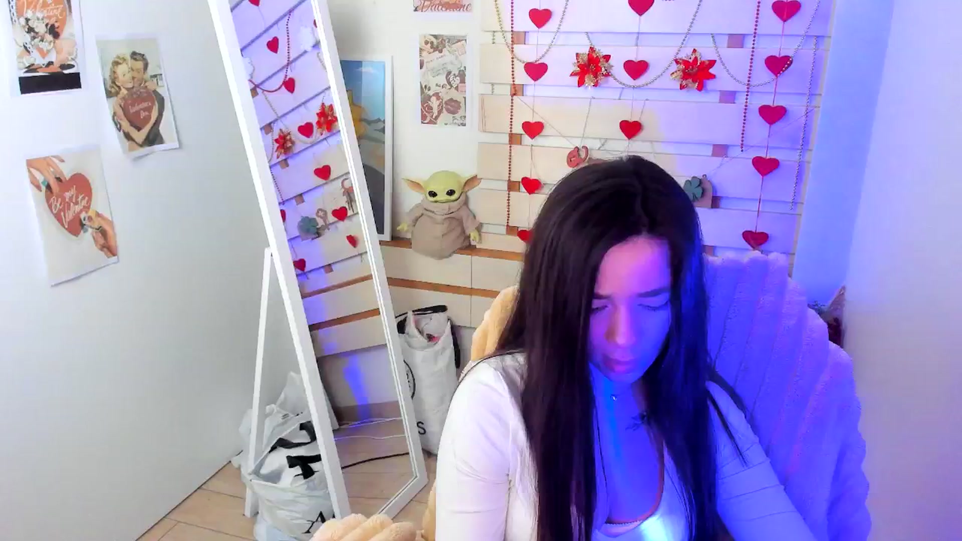 Gallery image thumbnail from KiraLove's myfreecams stream on, 03/19/2026, 11:57 image 20 of 20