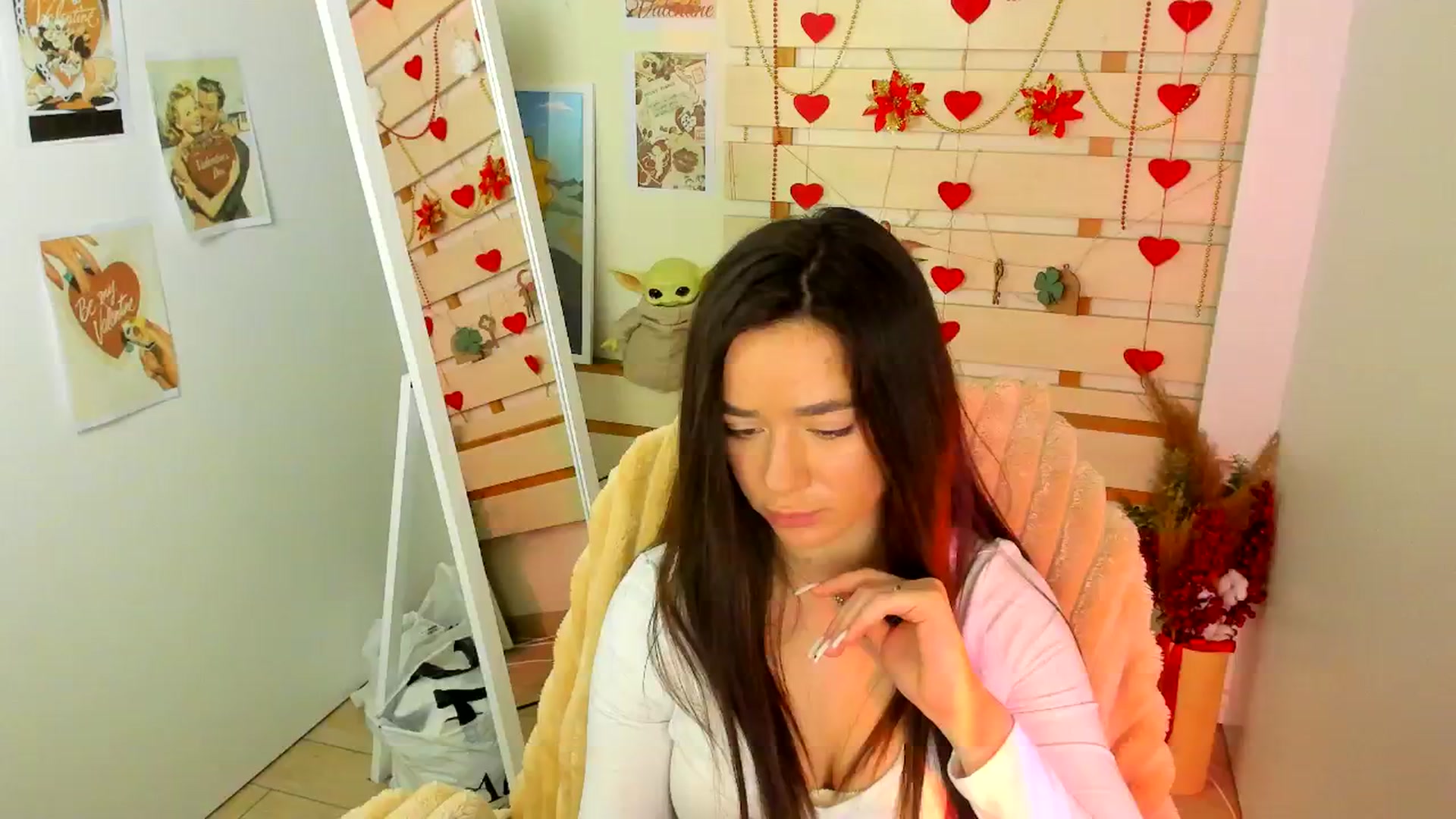 Gallery image thumbnail from KiraLove's myfreecams stream on, 03/19/2026, 11:57 image 11 of 20