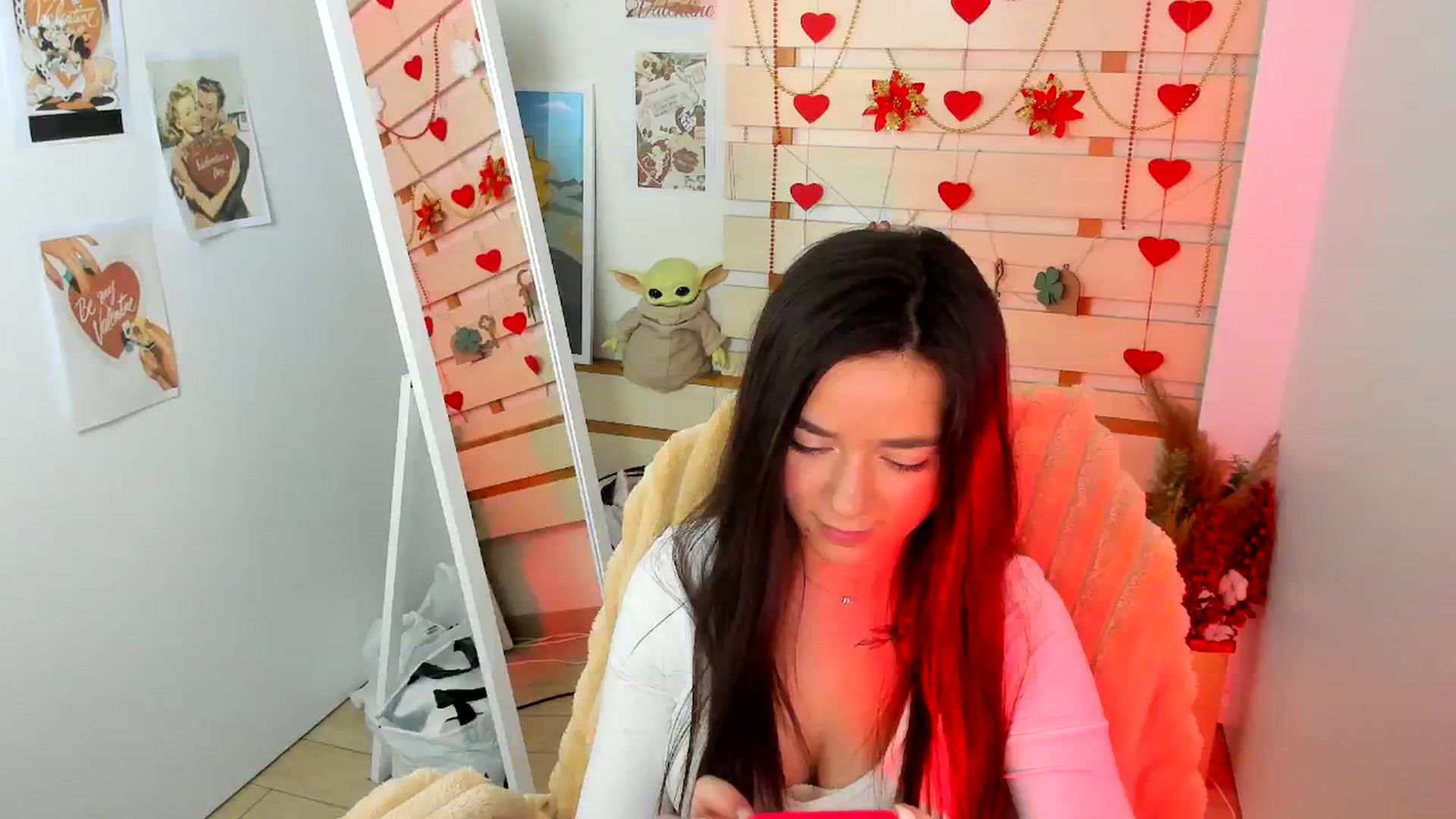 Gallery image thumbnail from KiraLove's myfreecams stream on, 03/19/2026, 11:57 image 16 of 20