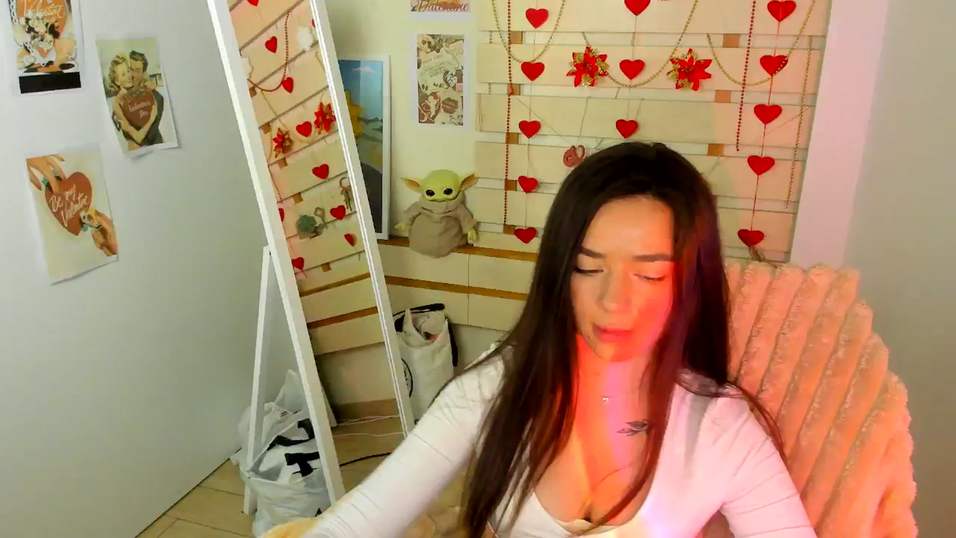 Gallery image thumbnail from KiraLove's myfreecams stream on, 03/19/2026, 11:57 image 18 of 20