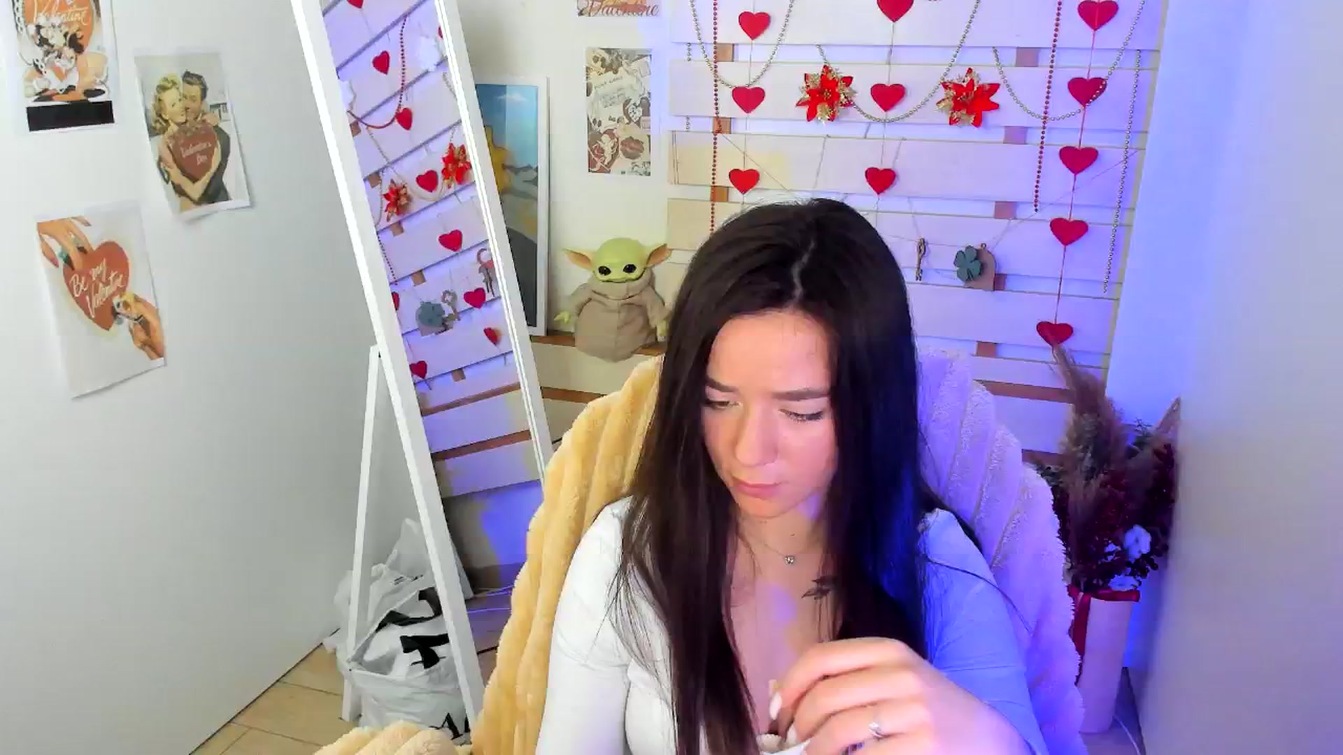 Gallery image thumbnail from KiraLove's myfreecams stream on, 03/19/2026, 11:57 image 12 of 20