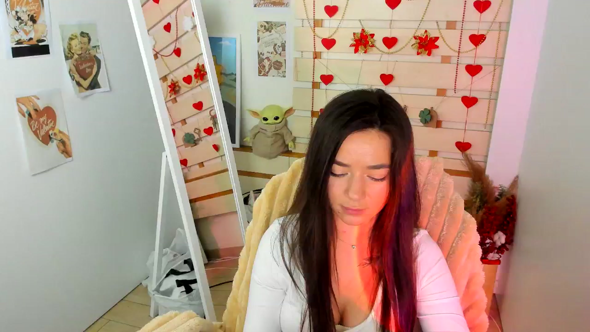 Gallery image thumbnail from KiraLove's myfreecams stream on, 03/19/2026, 11:57 image 17 of 20