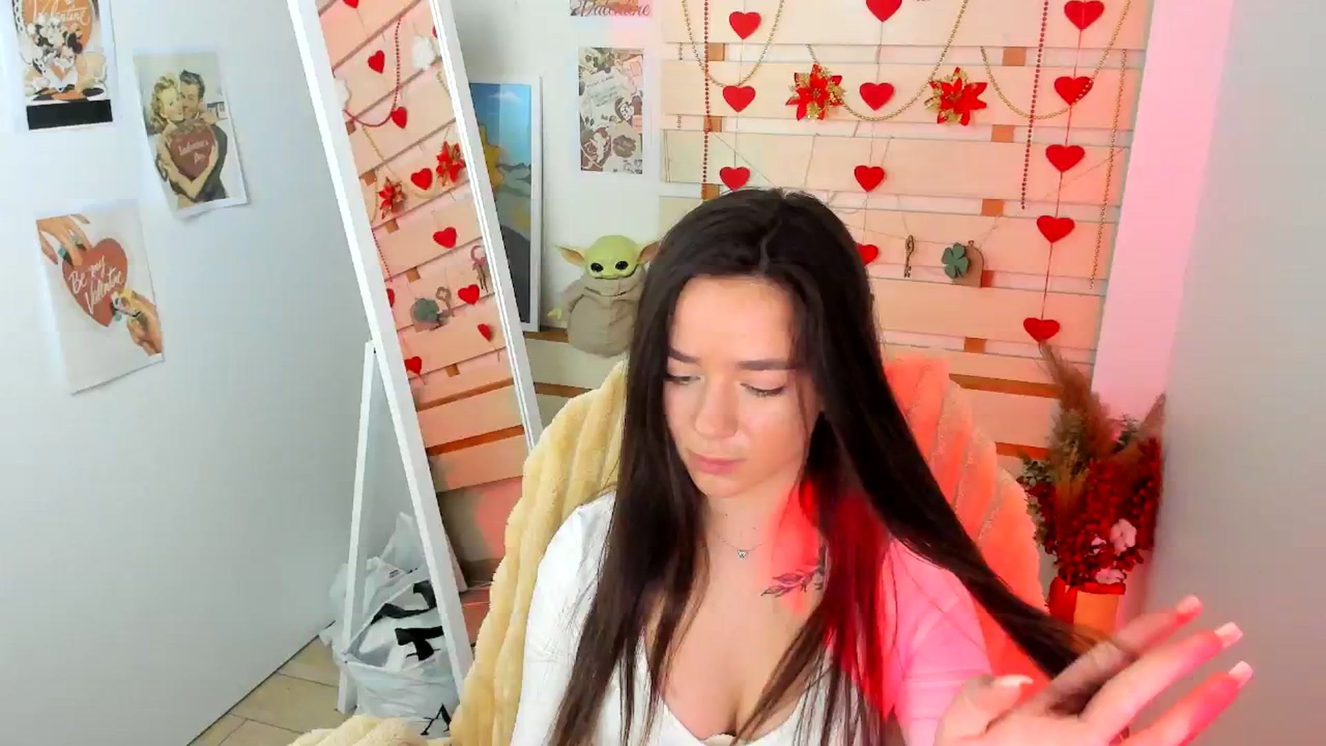 Gallery image thumbnail from KiraLove's myfreecams stream on, 03/19/2026, 11:57 image 1 of 20