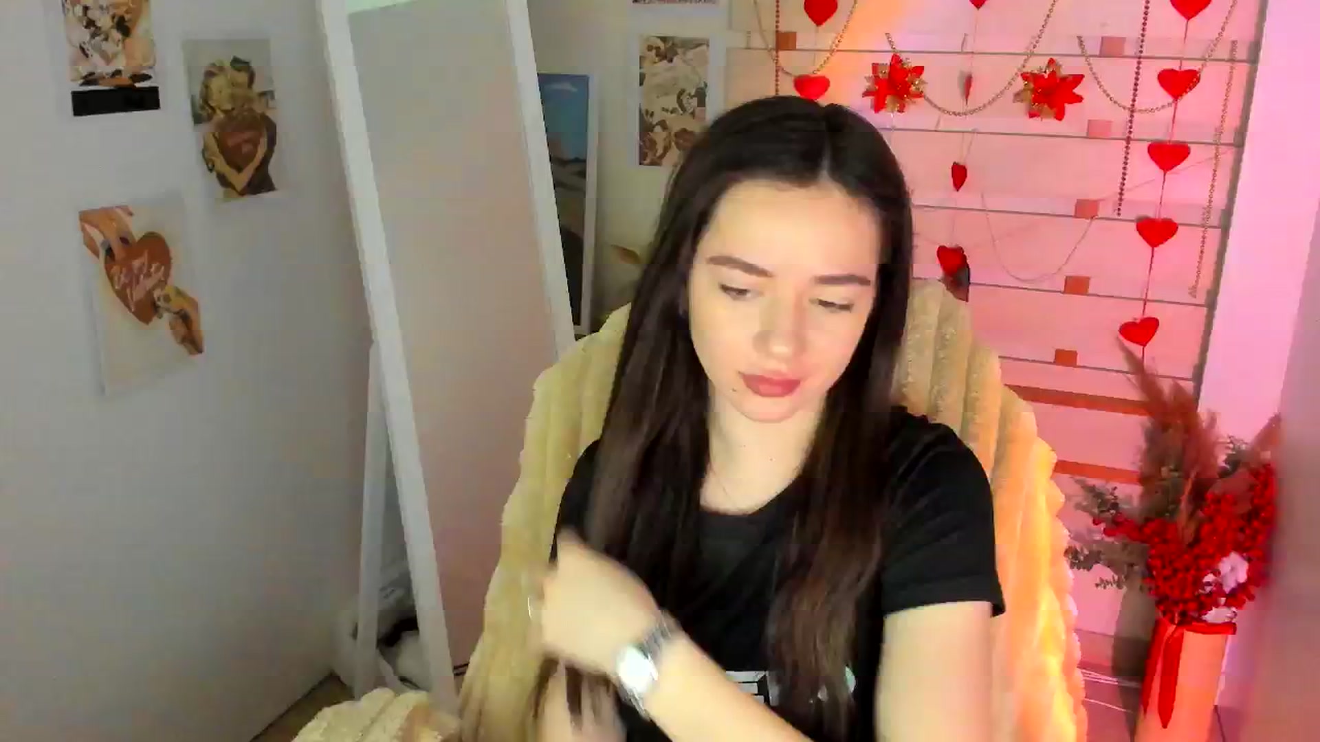 Gallery image thumbnail from KiraLove's myfreecams stream on, 04/02/2026, 11:57 image 2 of 20