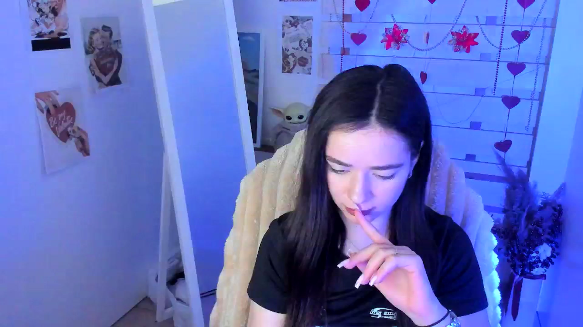 Gallery image thumbnail from KiraLove's myfreecams stream on, 04/02/2026, 11:57 image 6 of 20