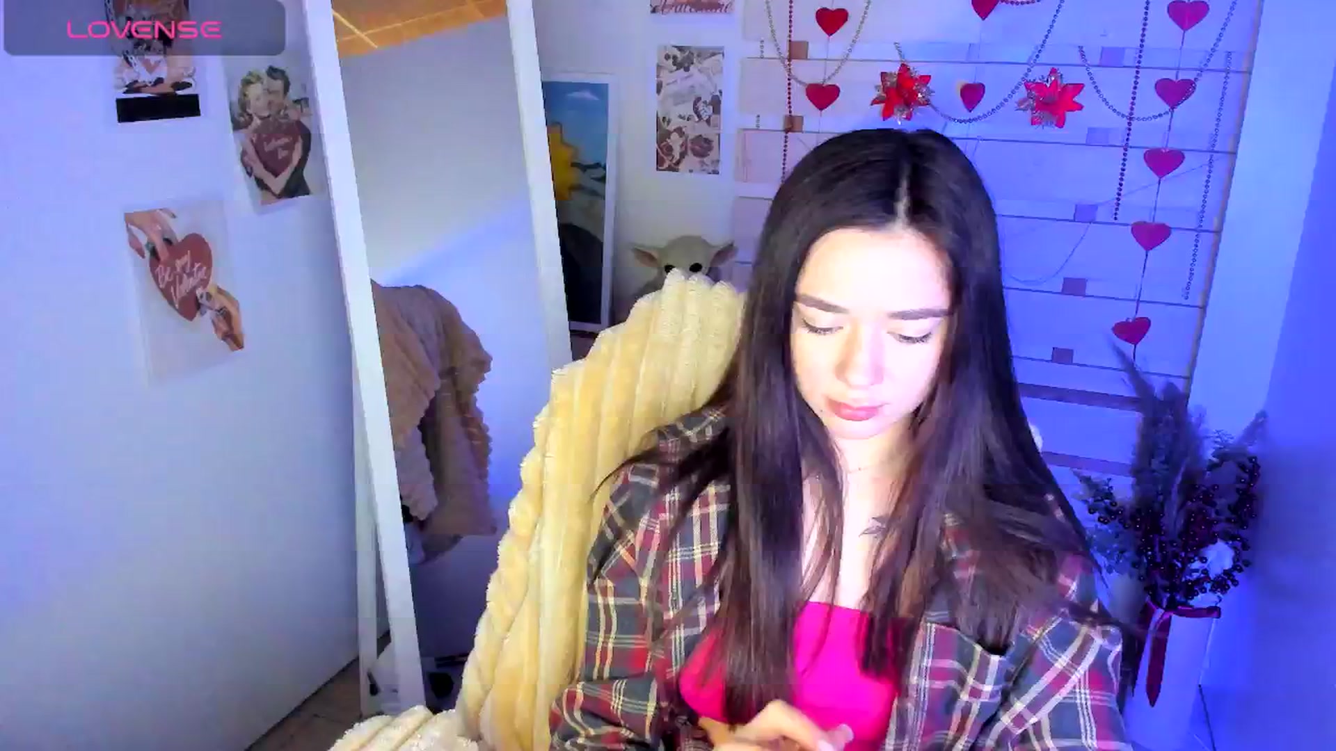 Gallery image thumbnail from KiraLove's myfreecams stream on, 04/08/2026, 11:33 image 2 of 20
