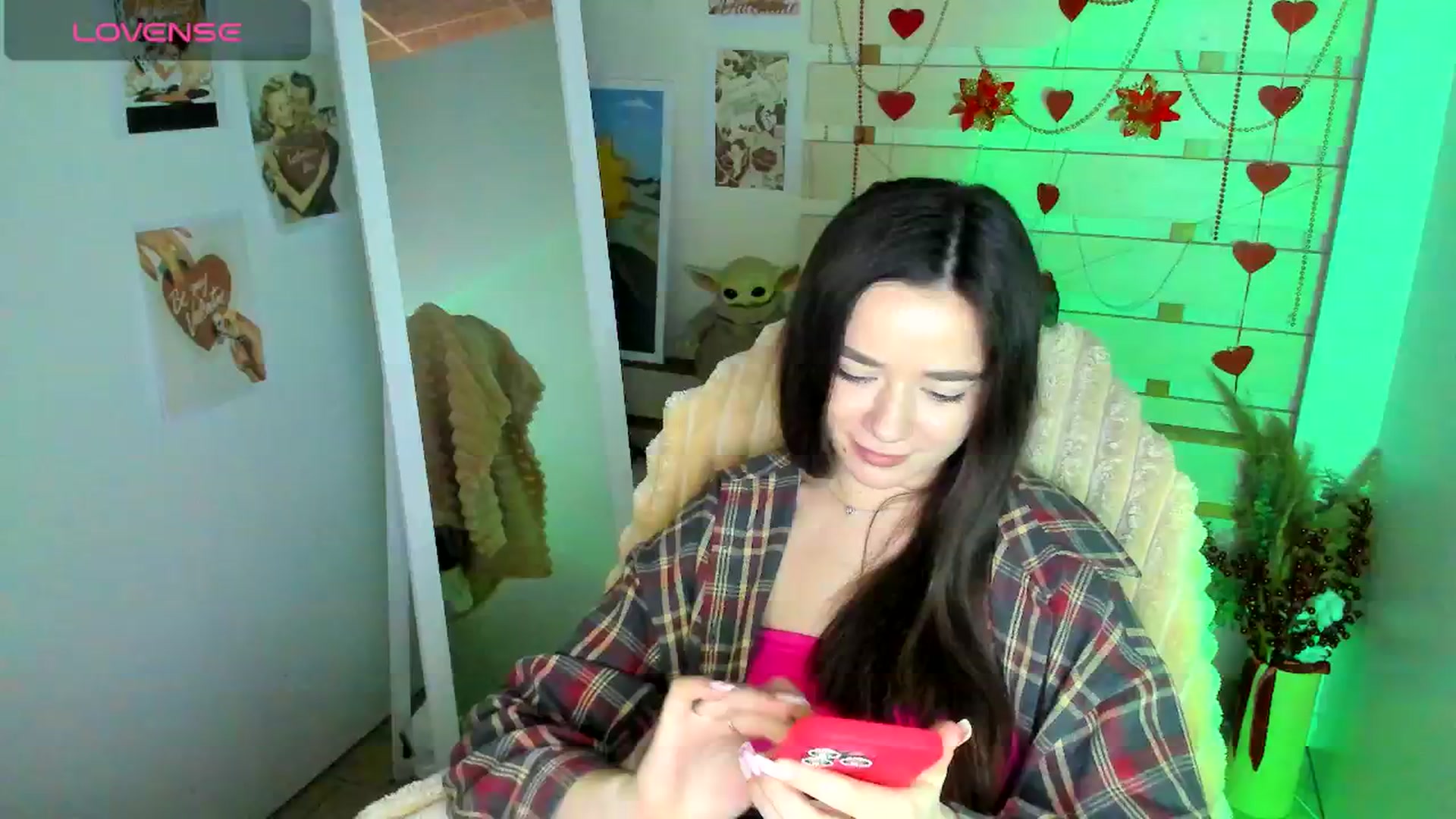 Gallery image thumbnail from KiraLove's myfreecams stream on, 04/08/2026, 11:33 image 16 of 20