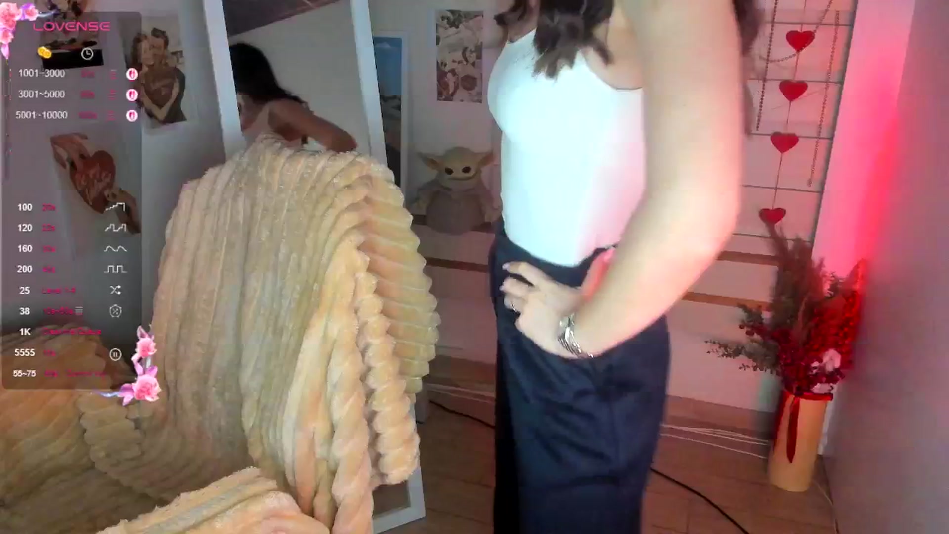 Gallery image thumbnail from KiraLove's myfreecams stream on, 04/13/2026, 07:43 image 18 of 20