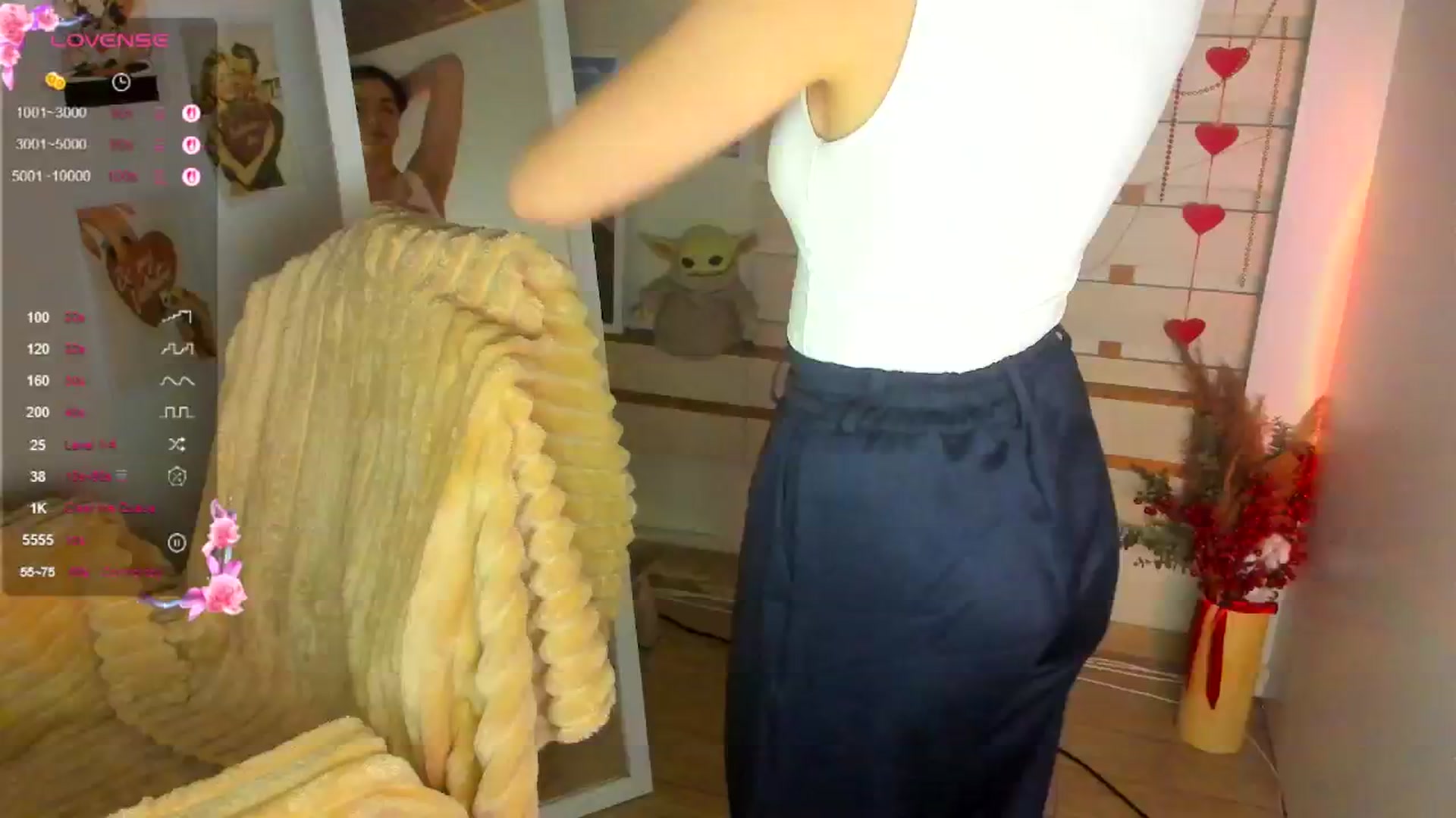 Gallery image thumbnail from KiraLove's myfreecams stream on, 04/13/2026, 07:43 image 19 of 20