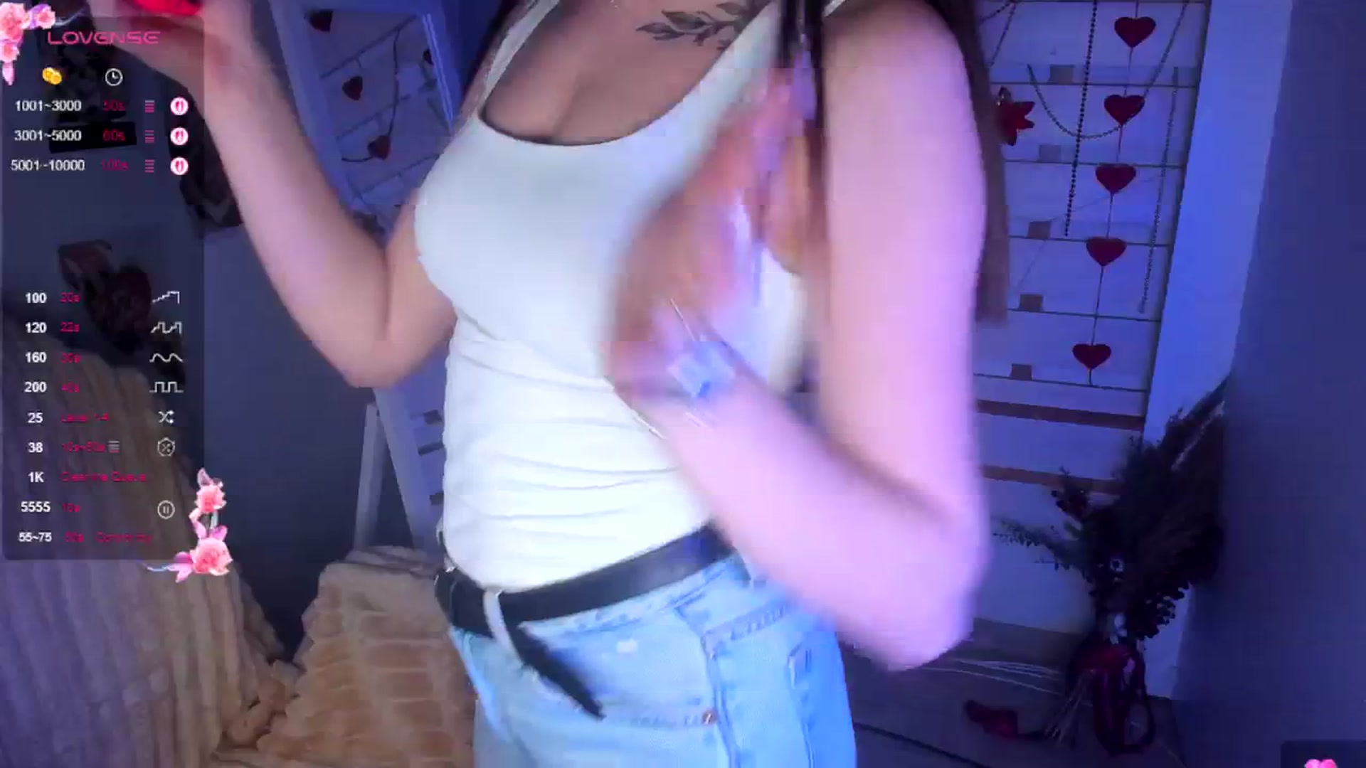 Gallery image thumbnail from KiraLove's myfreecams stream on, 04/16/2026, 10:43 image 18 of 20