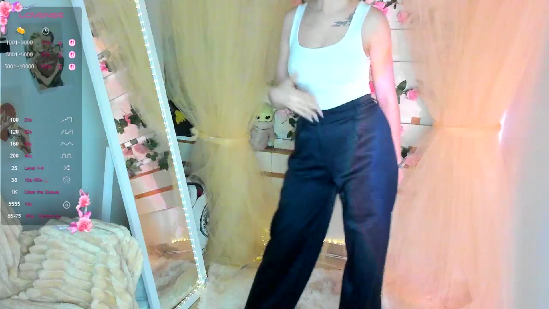 Gallery image thumbnail from KiraLove's myfreecams stream on, 04/25/2026, 11:30 image 13 of 20
