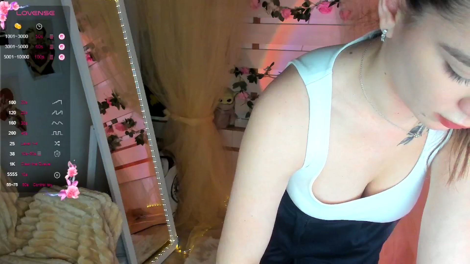 Gallery image thumbnail from KiraLove's myfreecams stream on, 04/25/2026, 11:30 image 19 of 20