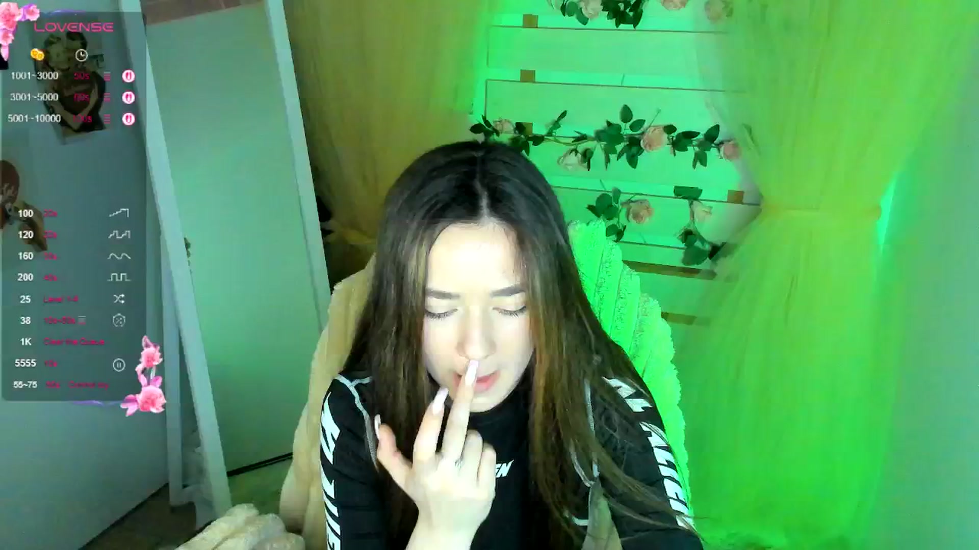 Gallery image thumbnail from KiraLove's myfreecams stream on, 05/01/2026, 11:28 image 14 of 20