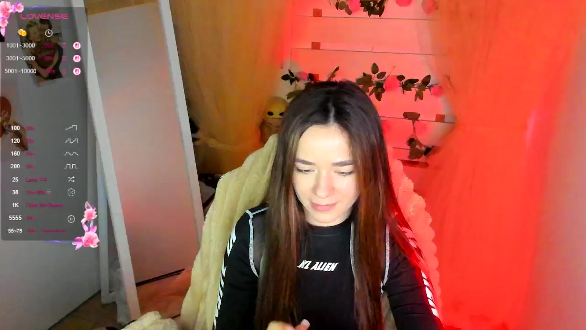 Gallery image thumbnail from KiraLove's myfreecams stream on, 05/01/2026, 11:28 image 15 of 20