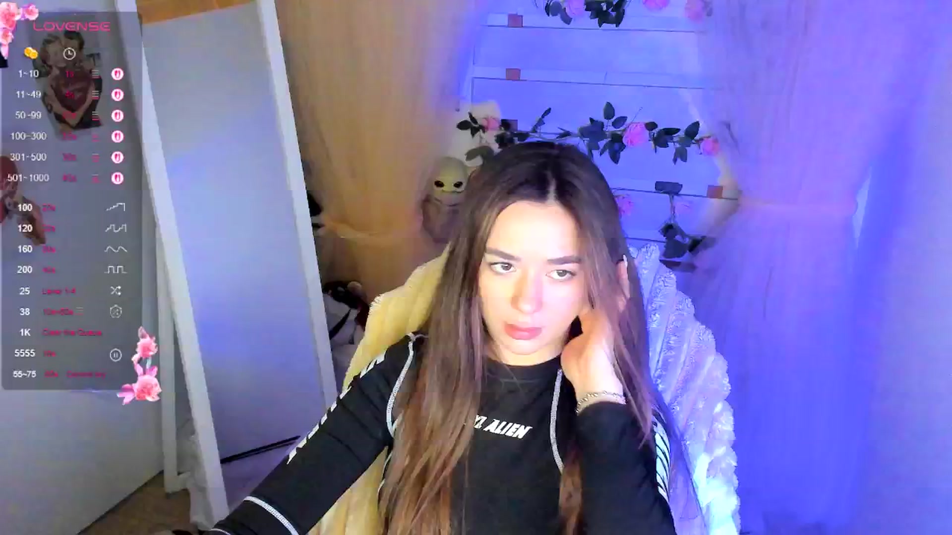 Gallery image thumbnail from KiraLove's myfreecams stream on, 05/01/2026, 11:28 image 10 of 20
