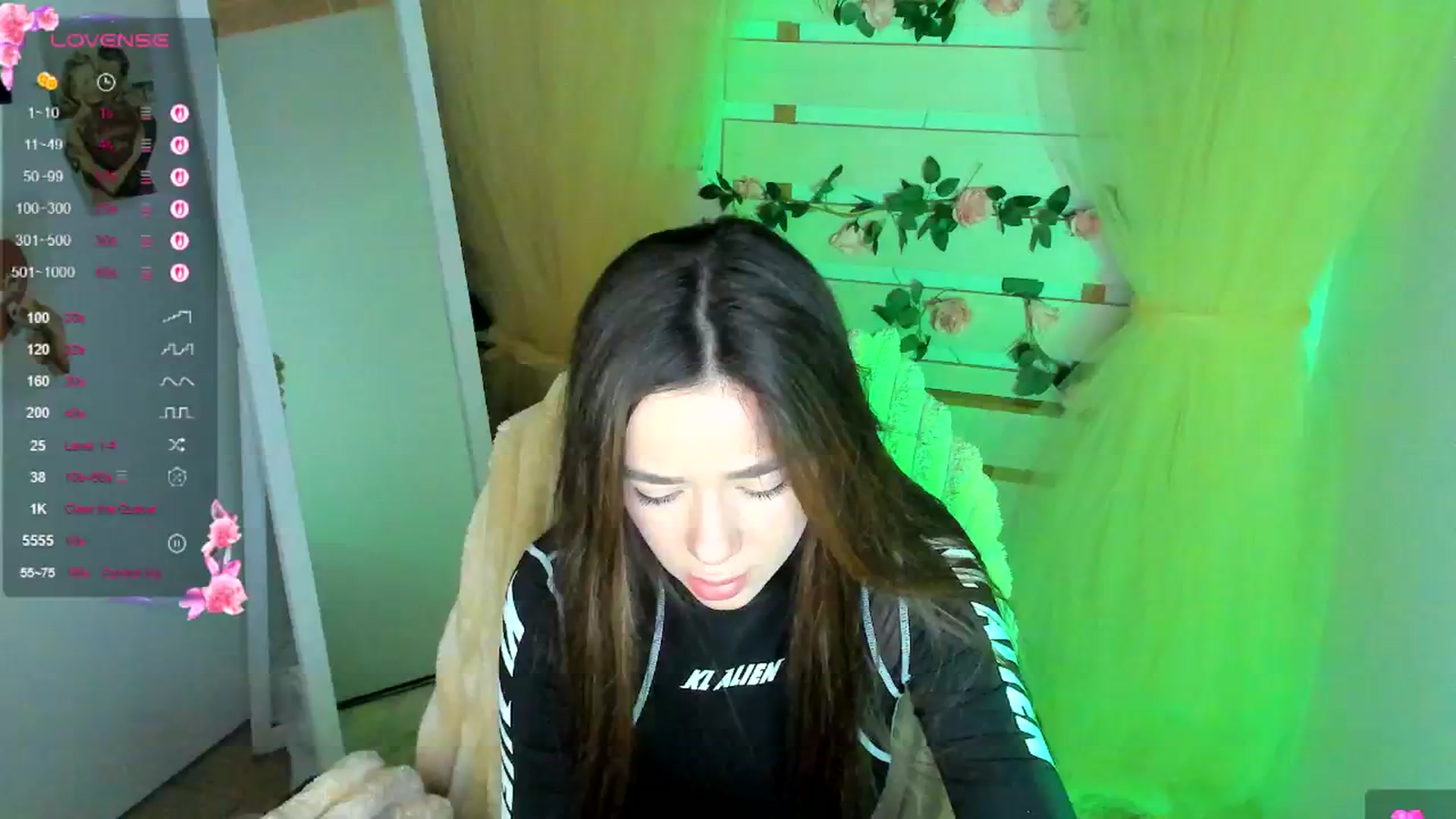 Gallery image thumbnail from KiraLove's myfreecams stream on, 05/01/2026, 11:28 image 13 of 20