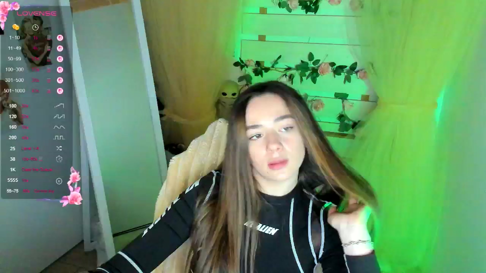Gallery image thumbnail from KiraLove's myfreecams stream on, 05/01/2026, 11:28 image 6 of 20